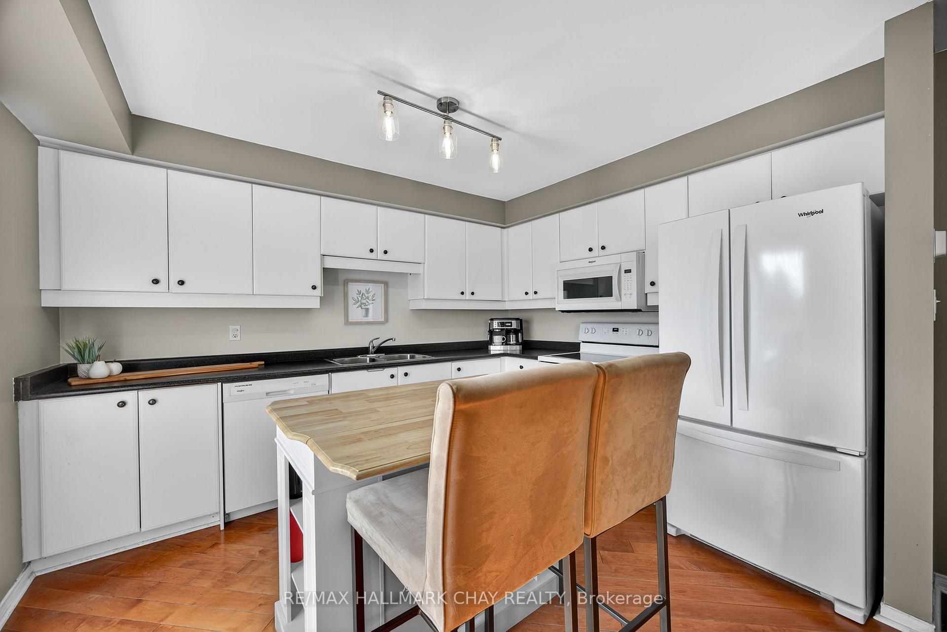 Photo 17 of 133 Trevino Circle, Barrie, East Bayfield — HOMEH