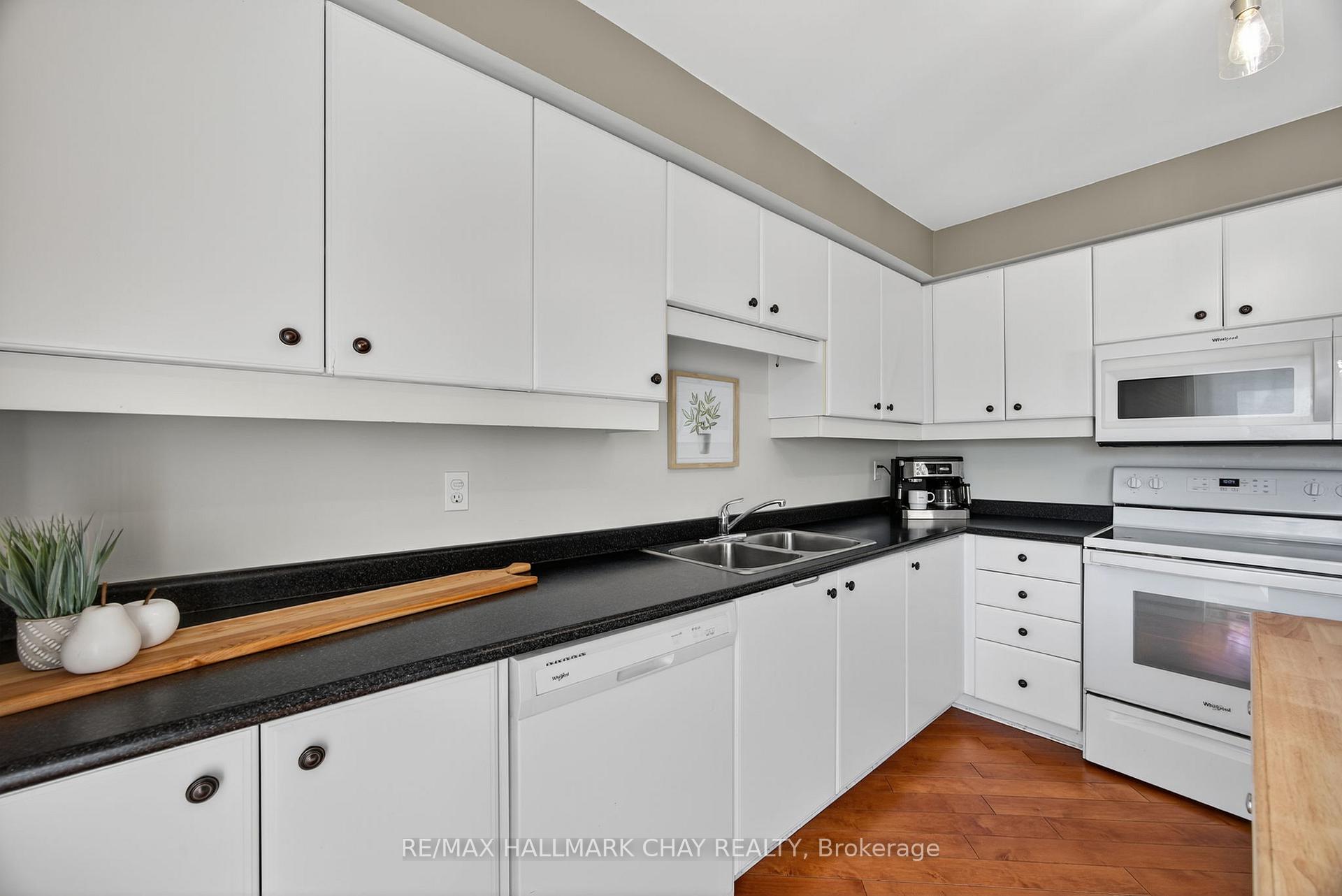 Photo 18 of 133 Trevino Circle, Barrie, East Bayfield — HOMEH