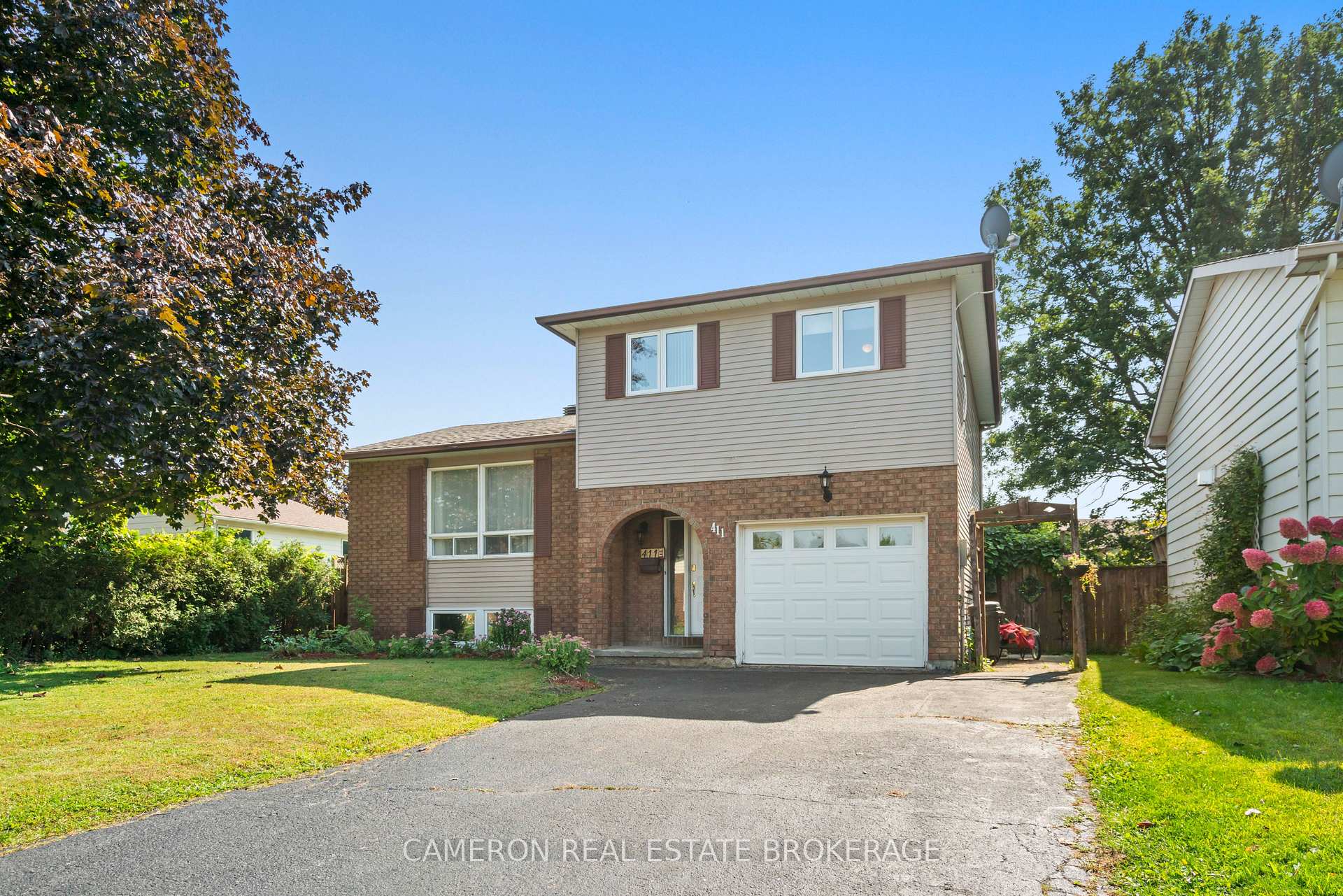 Photo 2 of 411 Meadowvale Crescent, Cornwall — HOMEH