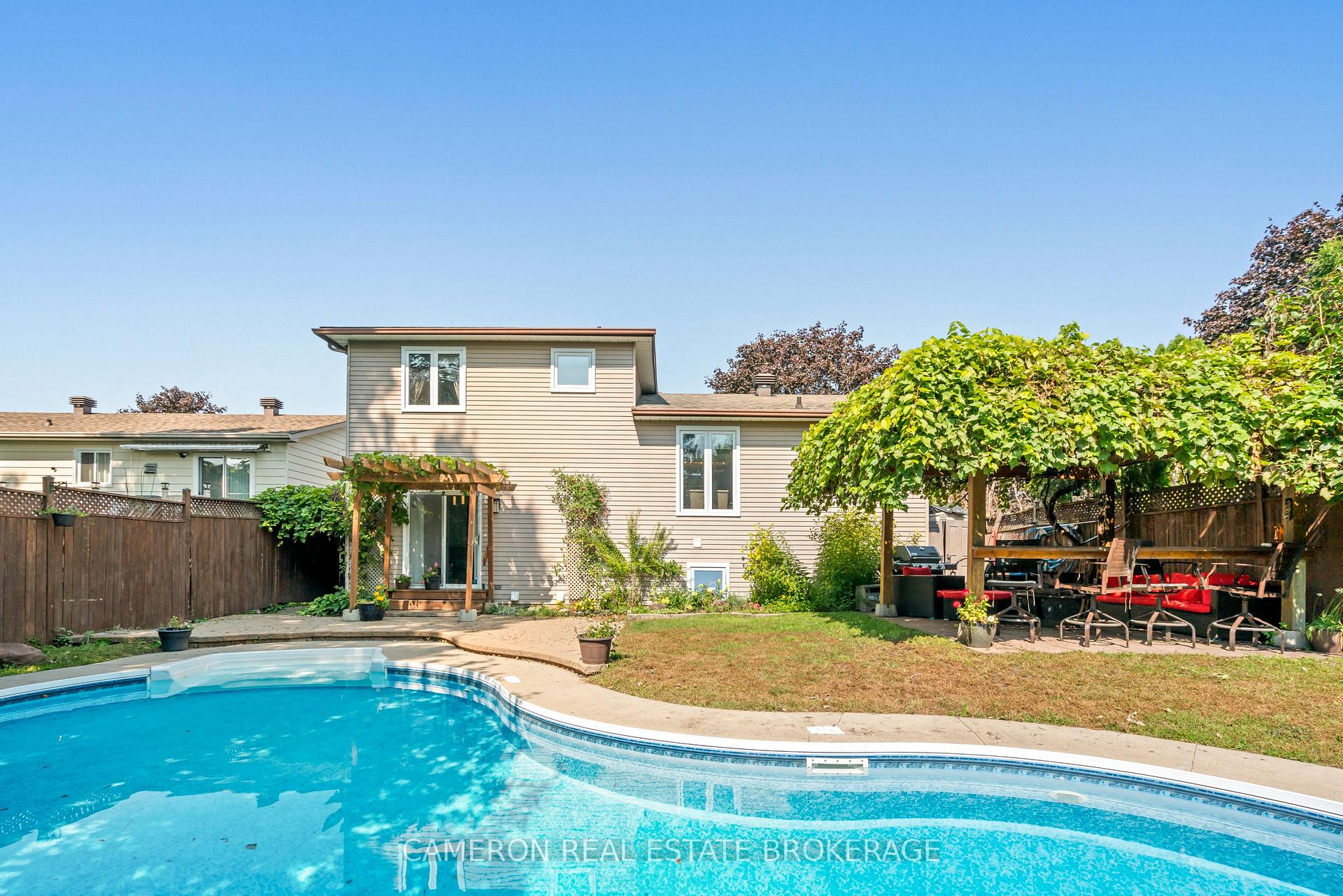 Photo 5 of 411 Meadowvale Crescent, Cornwall — HOMEH