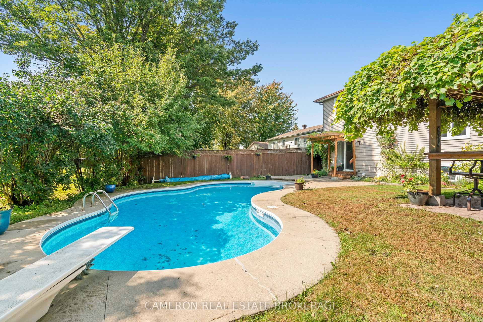 Photo 7 of 411 Meadowvale Crescent, Cornwall — HOMEH