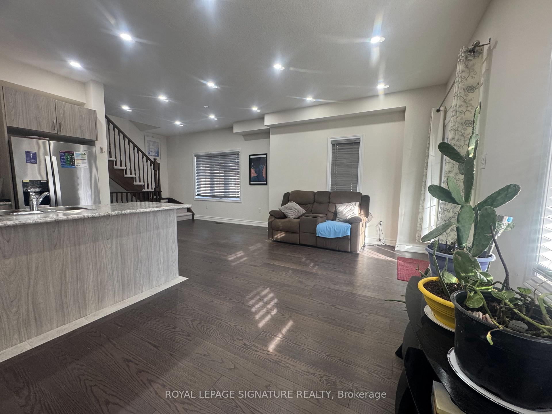 Photo 10 of Unit 13, 88 Decorso Drive, Guelph, Kortright East — HOMEH