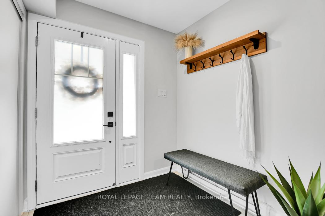 Photo 5 of 908 Lixnaw Court, Ottawa, Barrhaven - Half Moon Bay — HOMEH