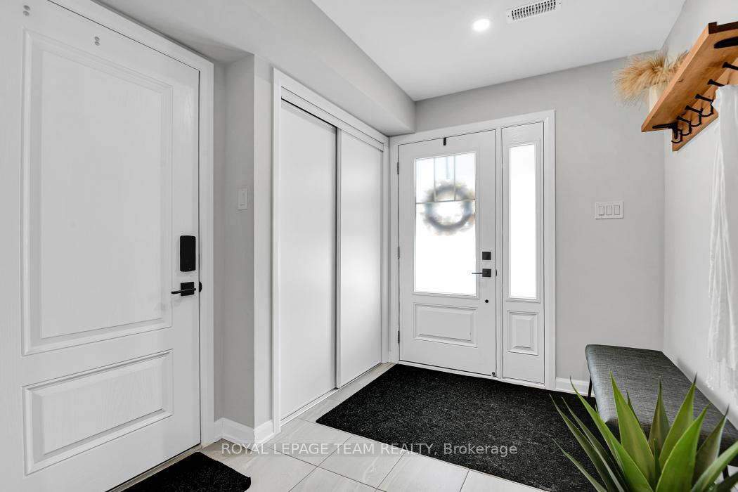 Photo 6 of 908 Lixnaw Court, Ottawa, Barrhaven - Half Moon Bay — HOMEH