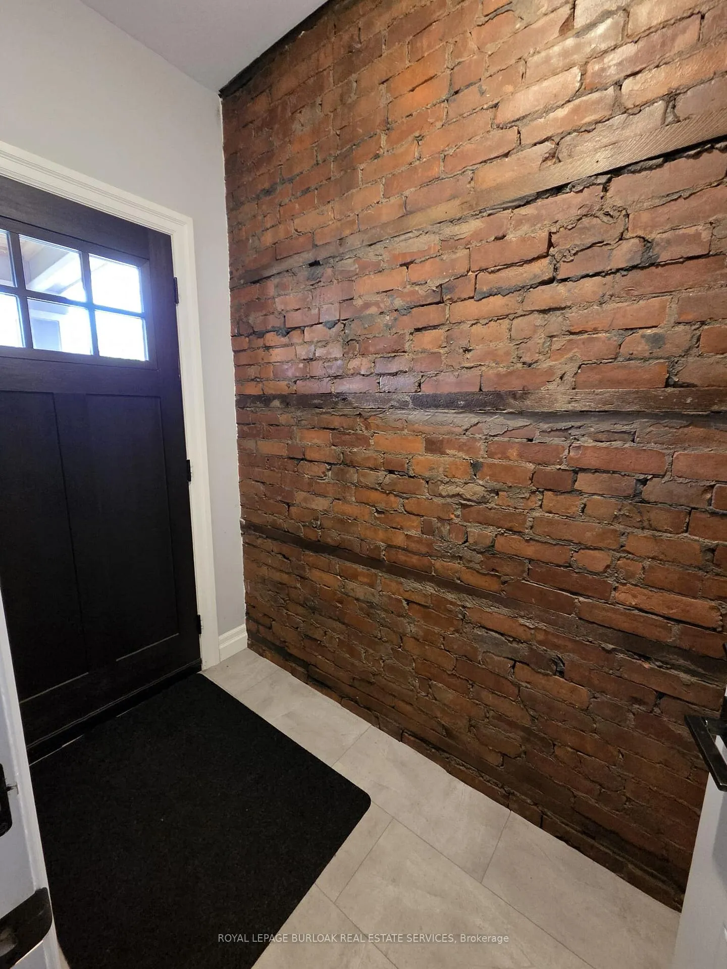 Photo 4 of Unit 1, 81 Gage Avenue S, Hamilton, Crown Point — HOMEH