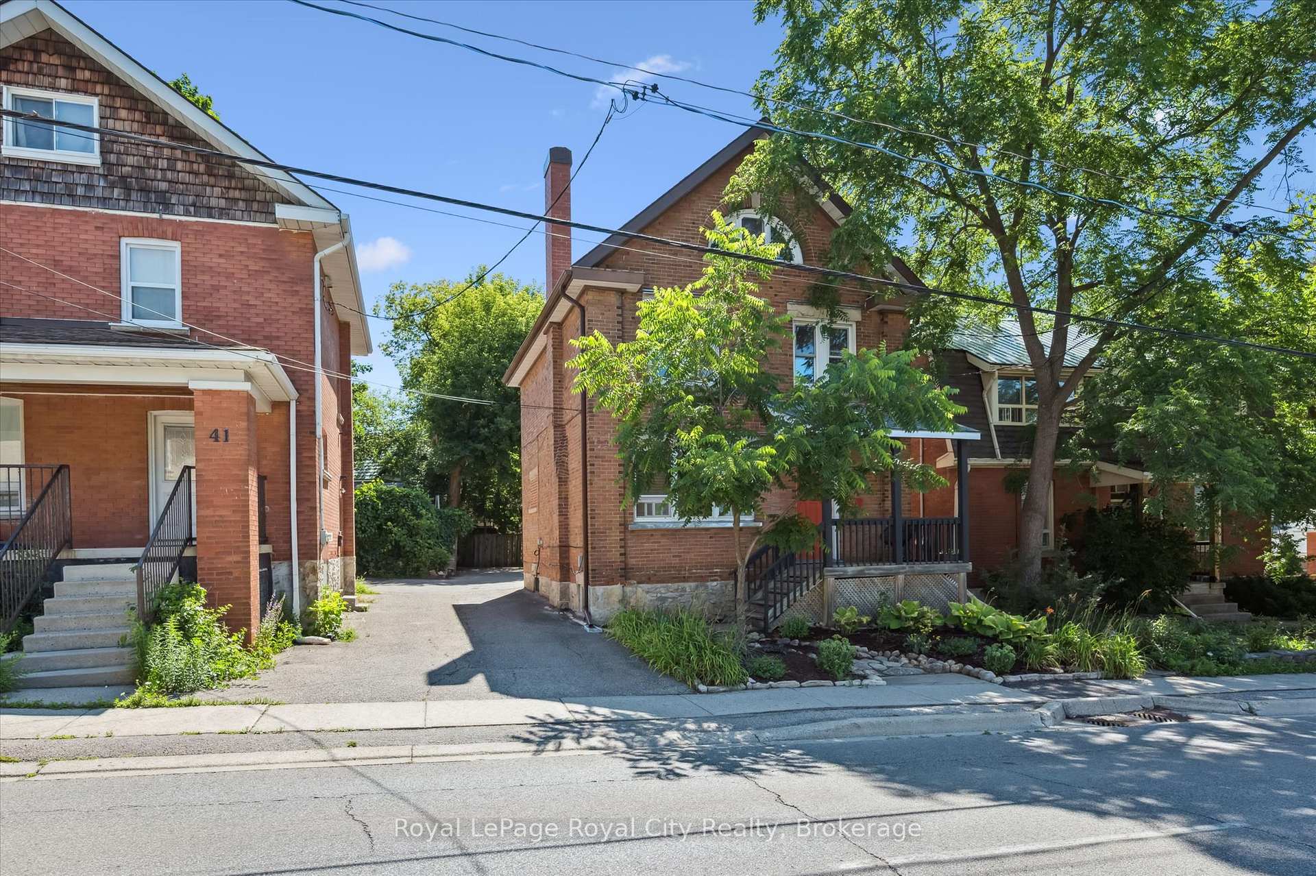 Photo 4 of 33 Eramosa Road, Guelph, St. George's — HOMEH