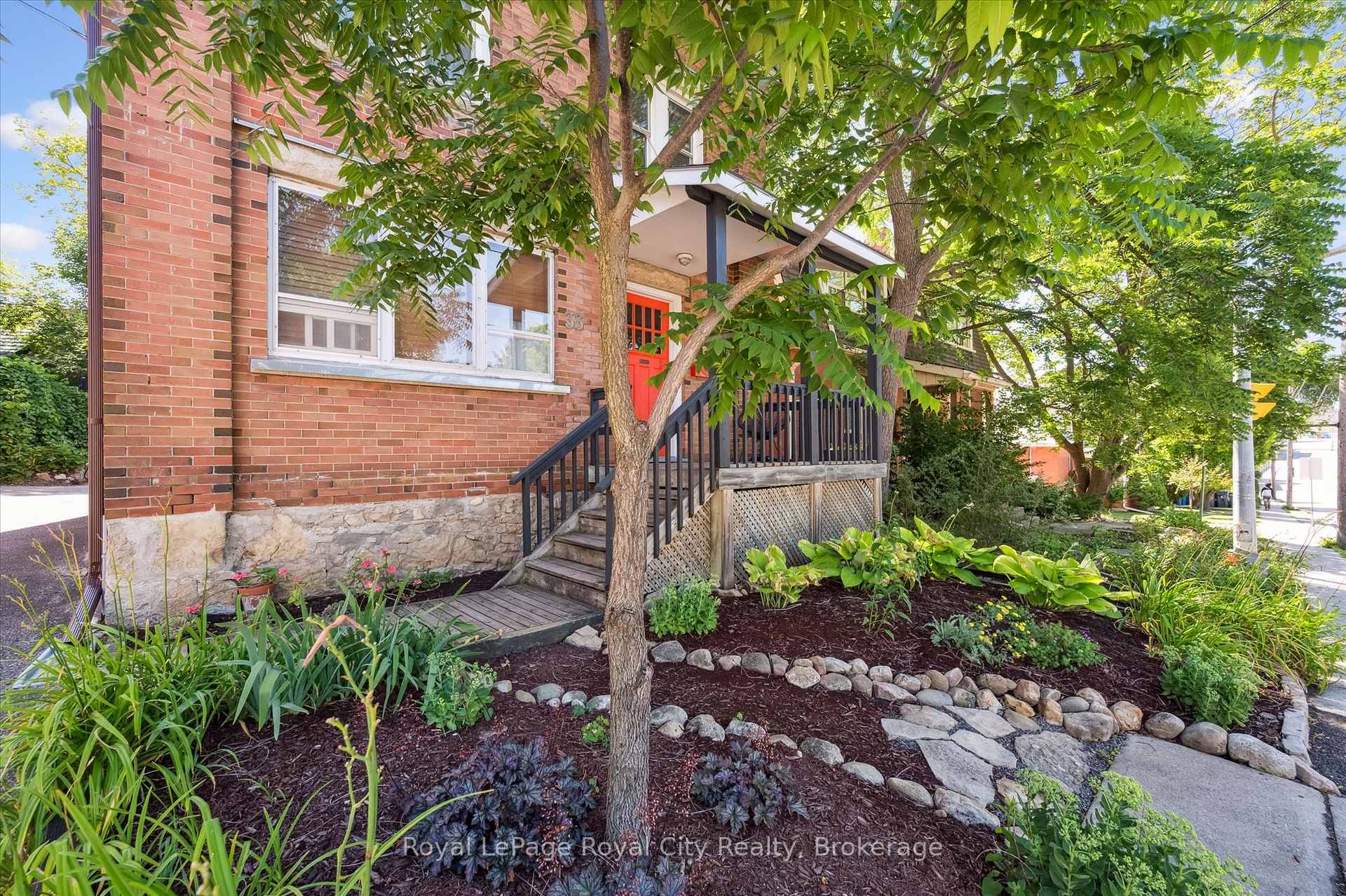 Photo 5 of 33 Eramosa Road, Guelph, St. George's — HOMEH
