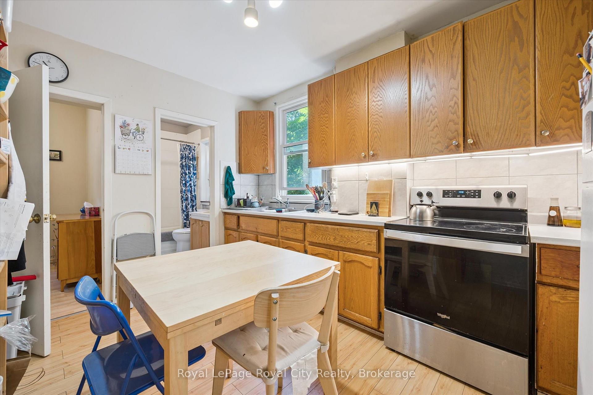 Photo 11 of 33 Eramosa Road, Guelph, St. George's — HOMEH