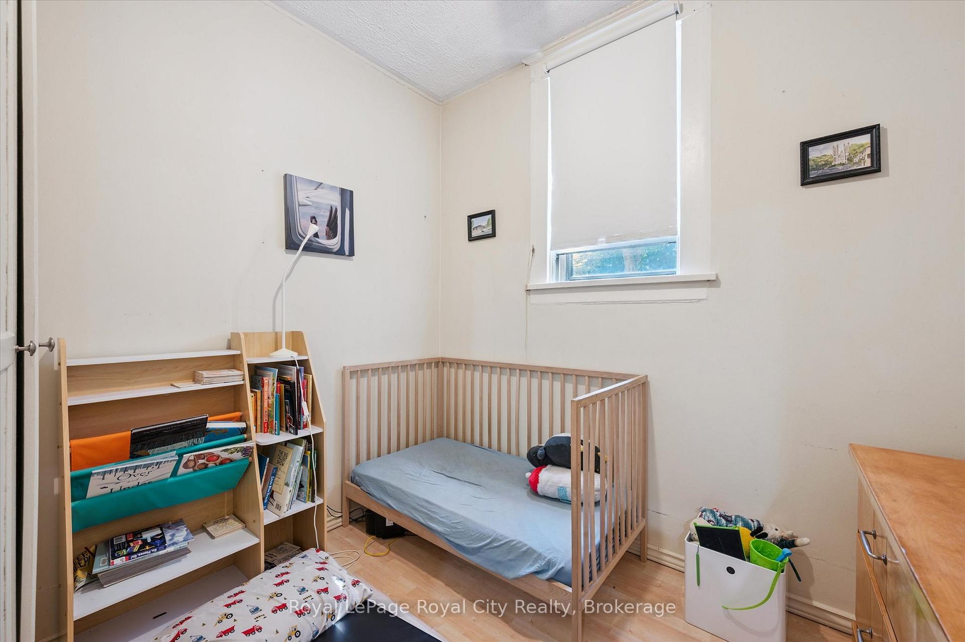 Photo 14 of 33 Eramosa Road, Guelph, St. George's — HOMEH