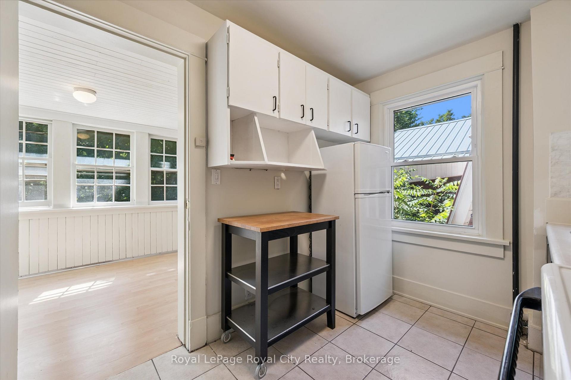 Photo 16 of 33 Eramosa Road, Guelph, St. George's — HOMEH