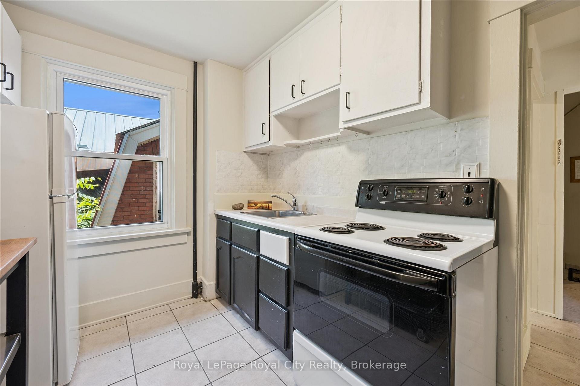 Photo 17 of 33 Eramosa Road, Guelph, St. George's — HOMEH