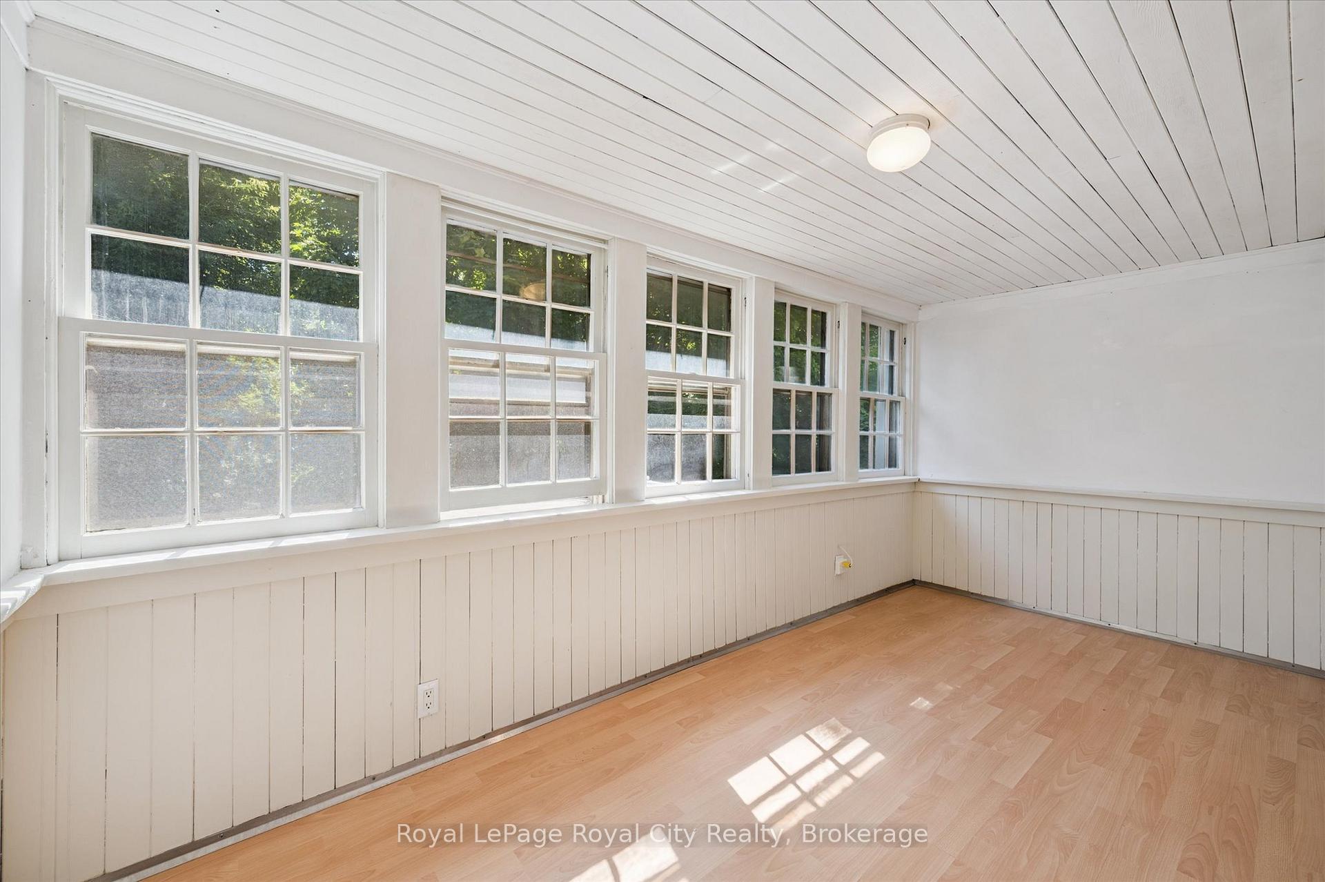 Photo 18 of 33 Eramosa Road, Guelph, St. George's — HOMEH