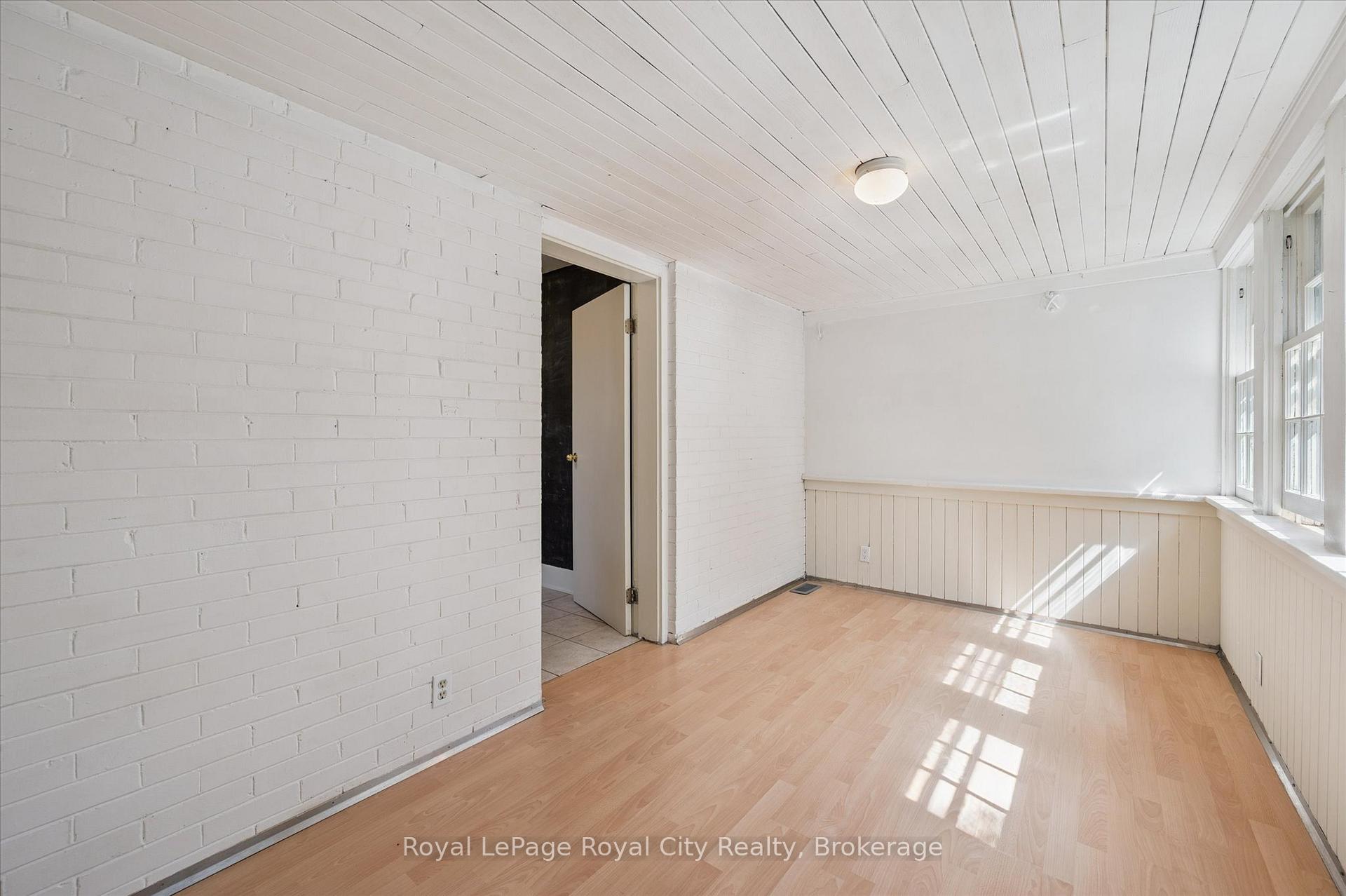 Photo 19 of 33 Eramosa Road, Guelph, St. George's — HOMEH