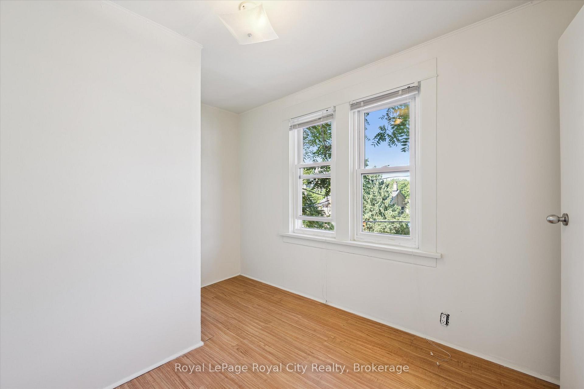 Photo 24 of 33 Eramosa Road, Guelph, St. George's — HOMEH