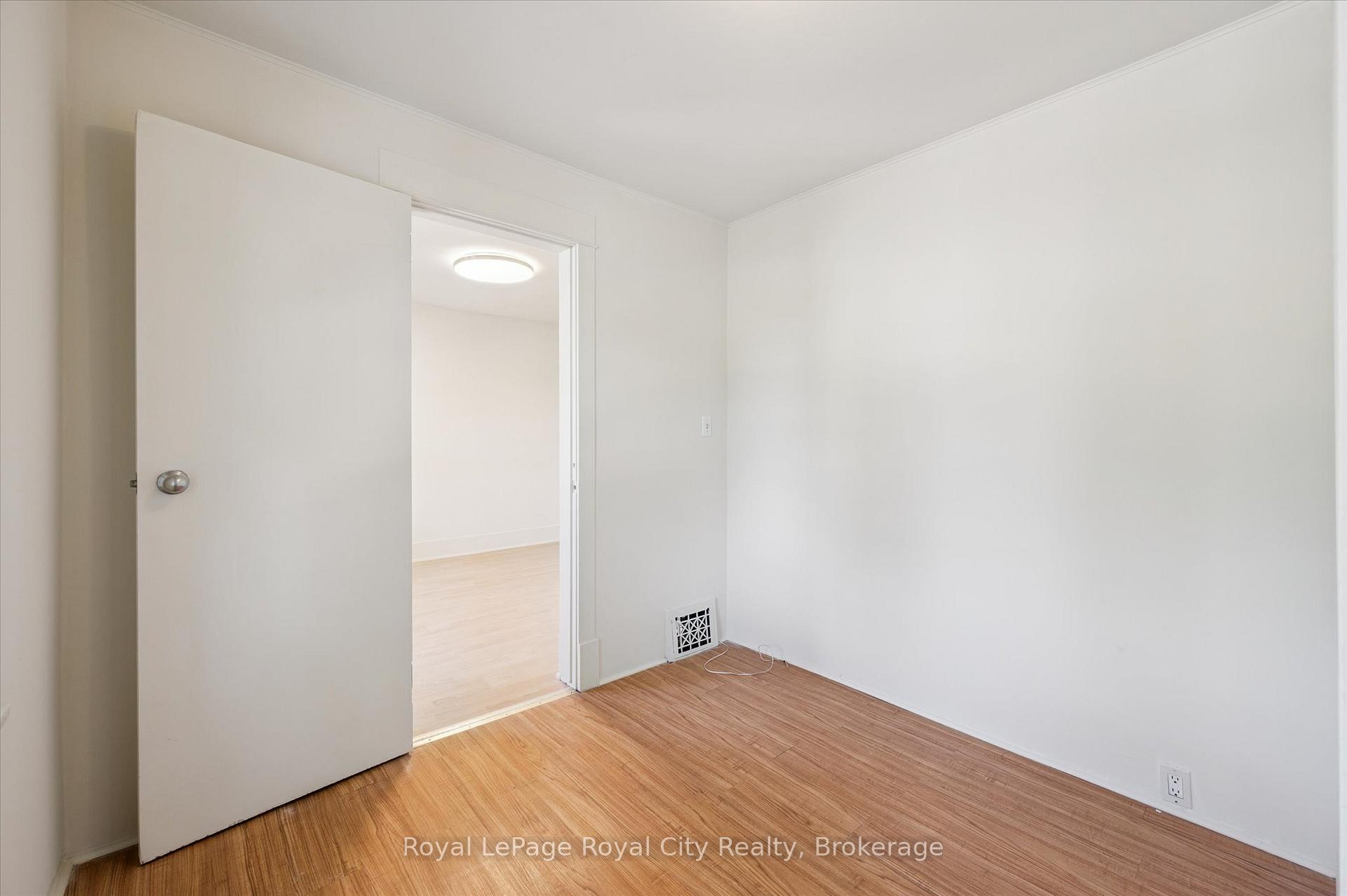 Photo 25 of 33 Eramosa Road, Guelph, St. George's — HOMEH