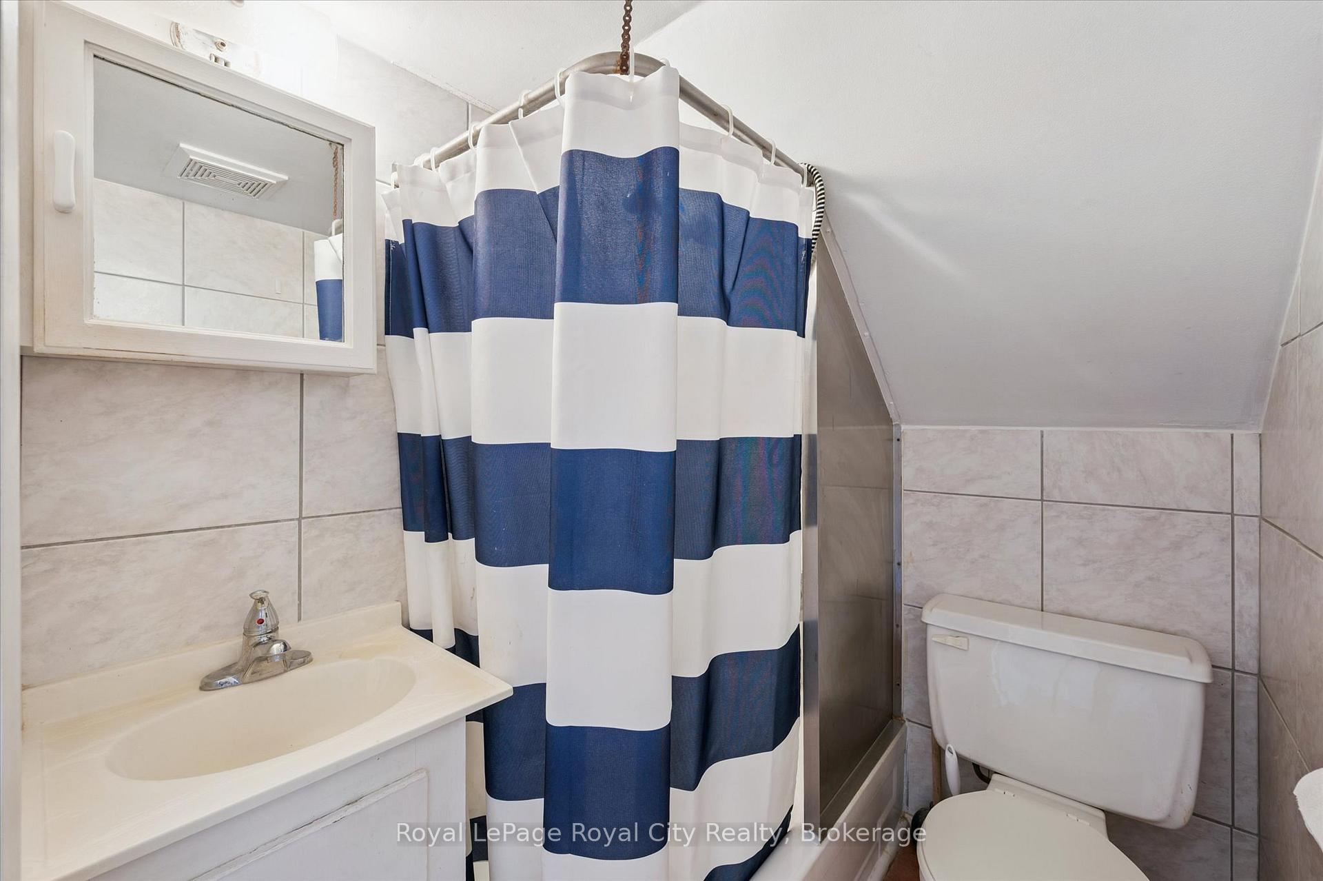 Photo 31 of 33 Eramosa Road, Guelph, St. George's — HOMEH