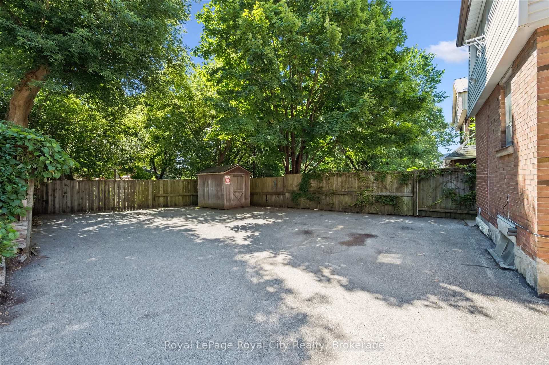 Photo 36 of 33 Eramosa Road, Guelph, St. George's — HOMEH