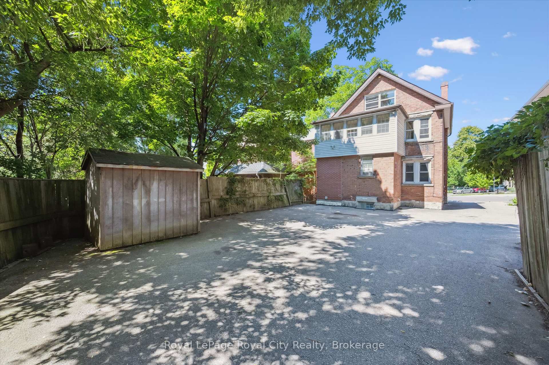 Photo 37 of 33 Eramosa Road, Guelph, St. George's — HOMEH