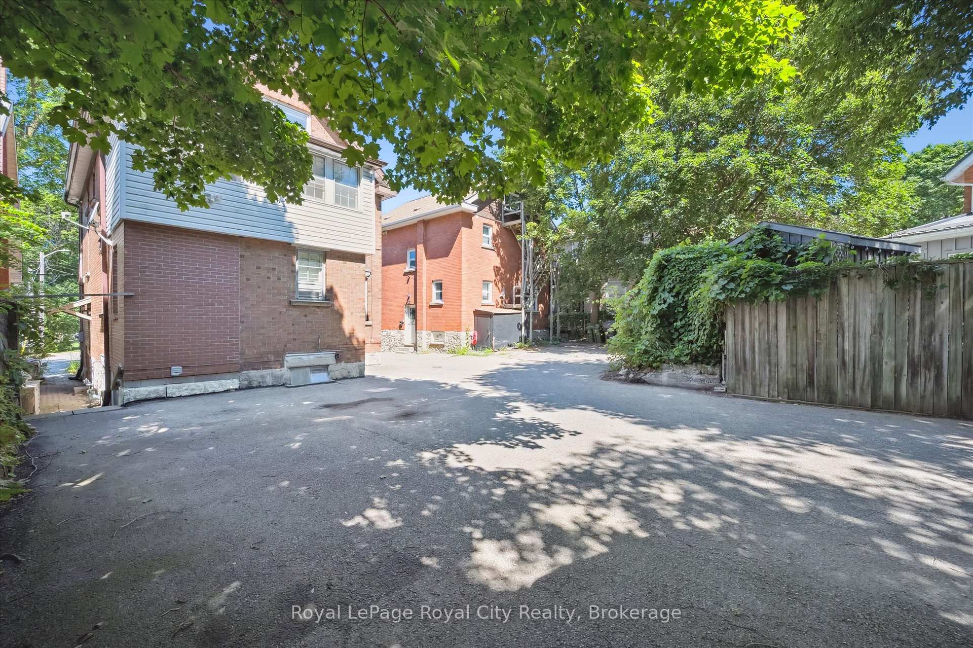 Photo 38 of 33 Eramosa Road, Guelph, St. George's — HOMEH