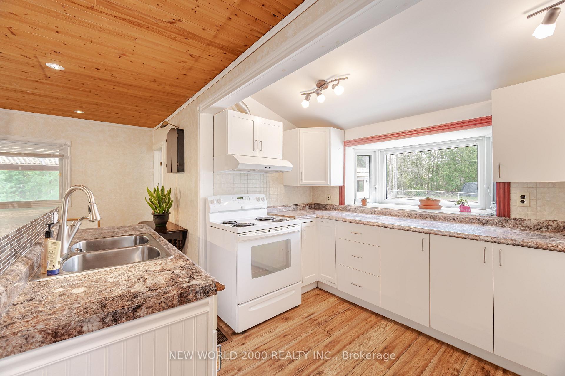 Photo 5 of 4 Chambers Lane, Georgina, Pefferlaw — HOMEH