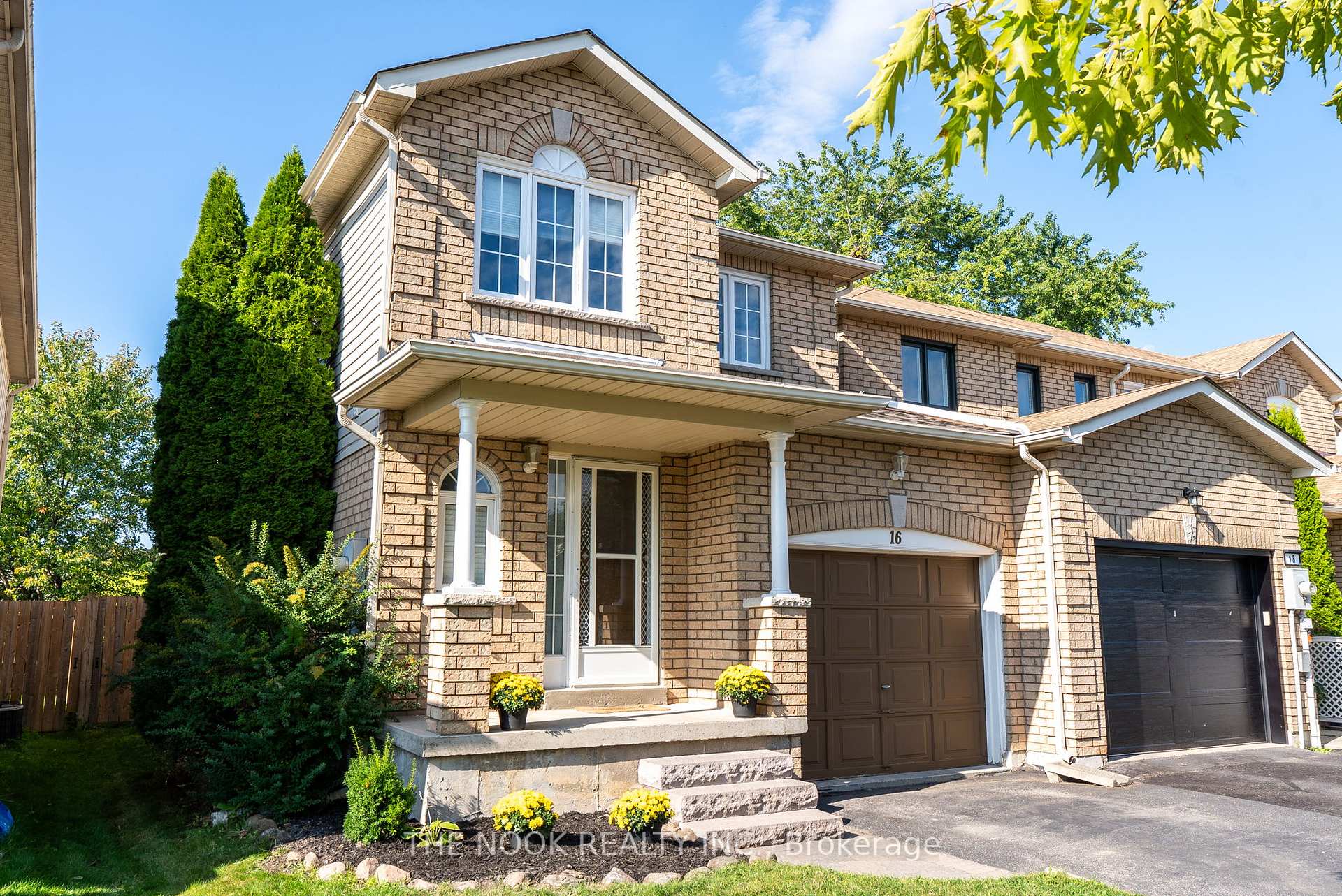 Photo 2 of 16 Somerscales Drive, Clarington, Bowmanville — HOMEH