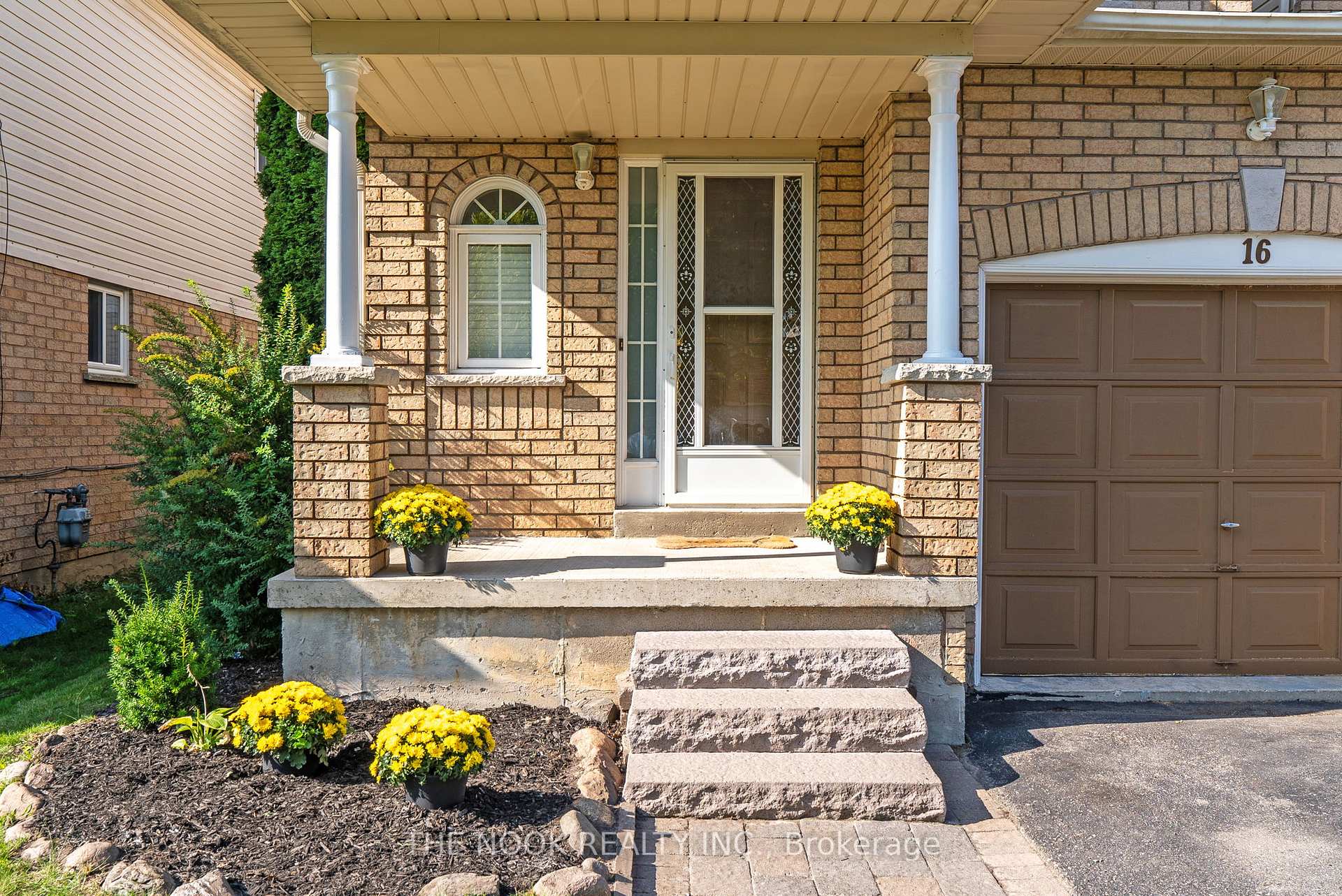 Photo 3 of 16 Somerscales Drive, Clarington, Bowmanville — HOMEH