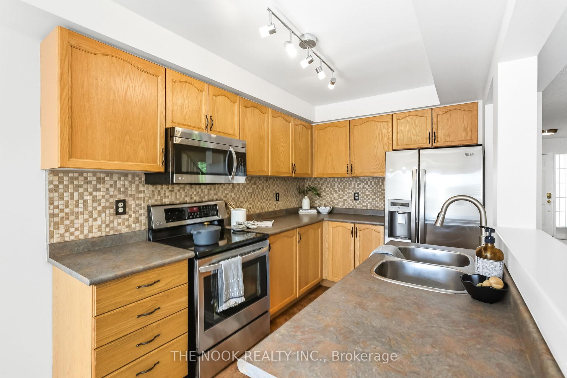 Photo 15 of 16 Somerscales Drive, Clarington, Bowmanville — HOMEH