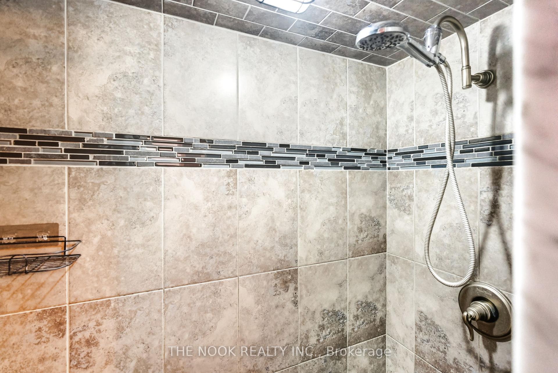 Photo 33 of 16 Somerscales Drive, Clarington, Bowmanville — HOMEH