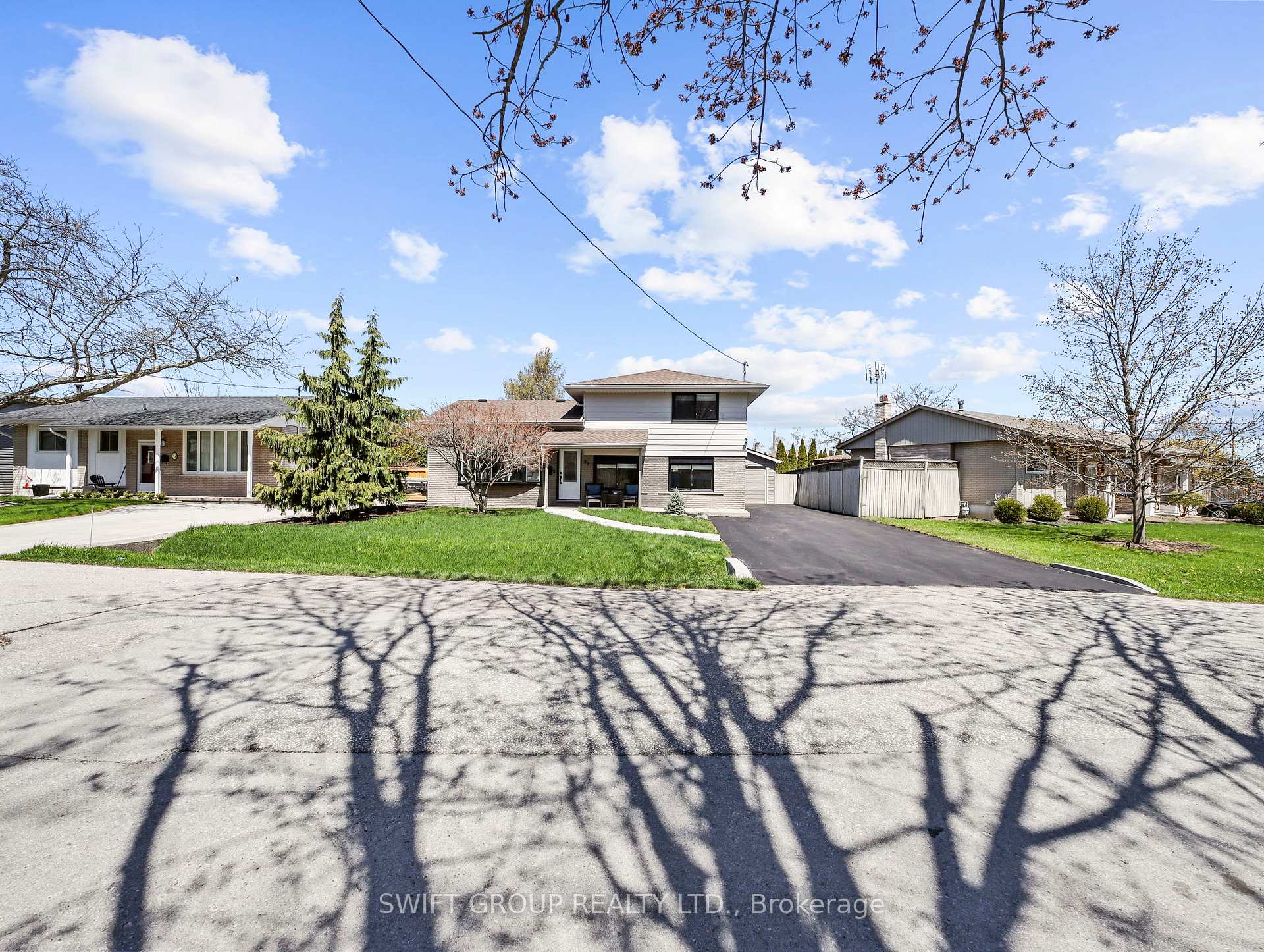 Photo 2 of 39 Viking Drive, Grimsby, Grimsby Beach — HOMEH