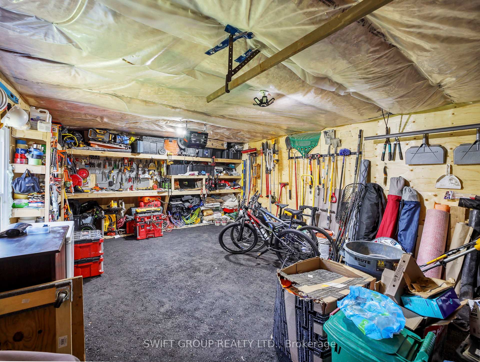 Photo 9 of 39 Viking Drive, Grimsby, Grimsby Beach — HOMEH