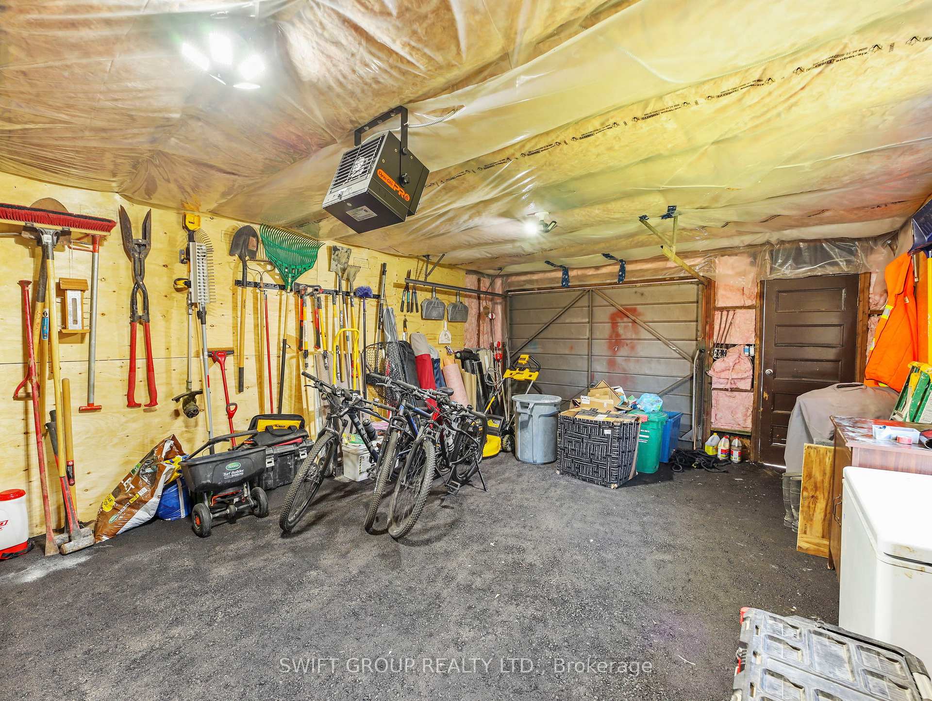 Photo 10 of 39 Viking Drive, Grimsby, Grimsby Beach — HOMEH