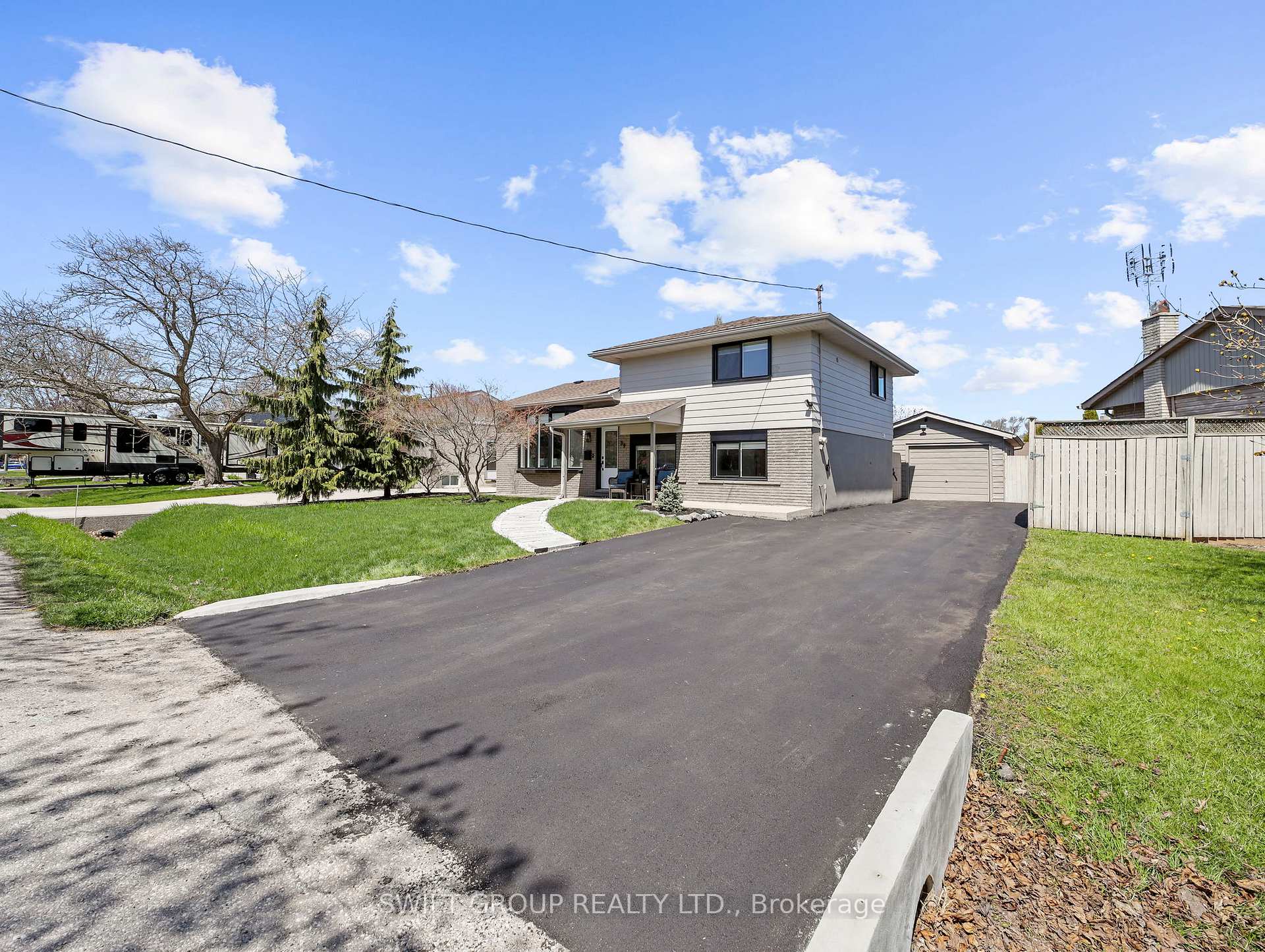 Photo 16 of 39 Viking Drive, Grimsby, Grimsby Beach — HOMEH