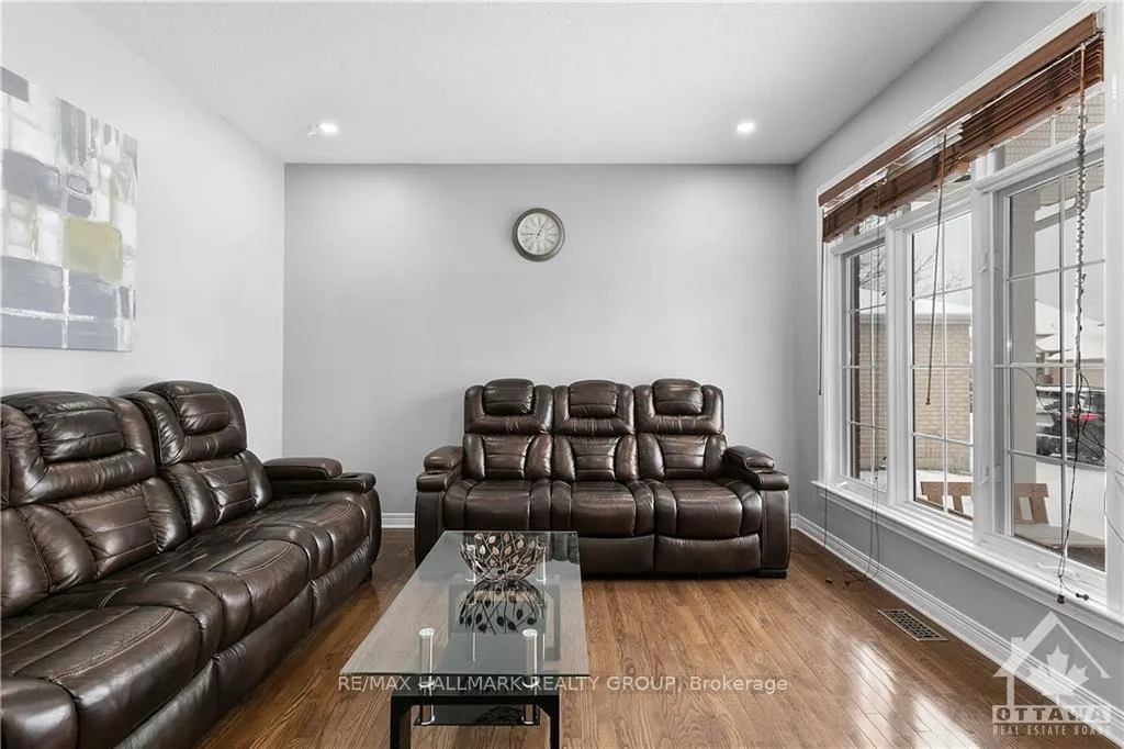 Photo 2 of 4464 Shoreline Drive, Ottawa, Riverside South/Gloucester Glen — HOMEH