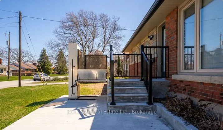 Photo 2 of 28 Dale Avenue, Hamilton, Stoney Creek — HOMEH