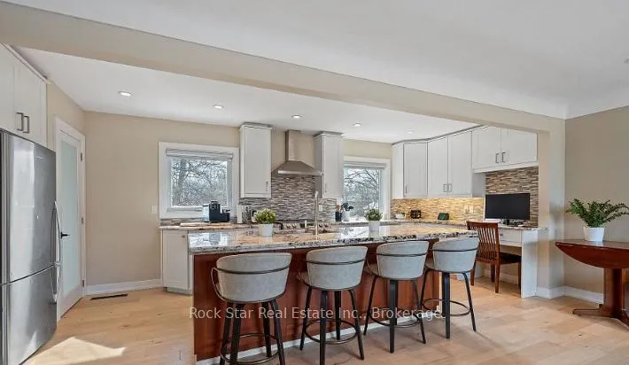 Photo 5 of 28 Dale Avenue, Hamilton, Stoney Creek — HOMEH