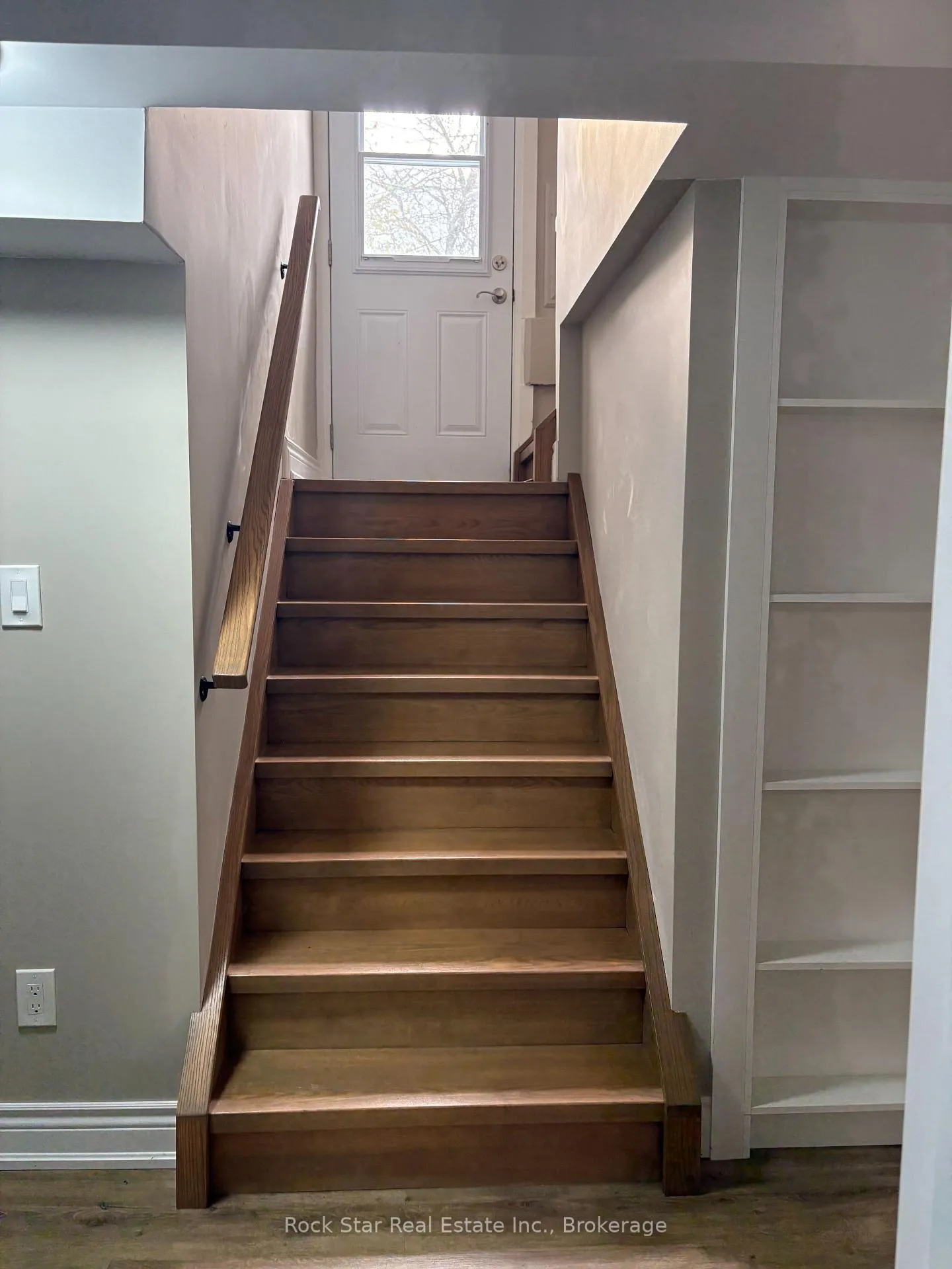 Photo 15 of 28 Dale Avenue, Hamilton, Stoney Creek — HOMEH