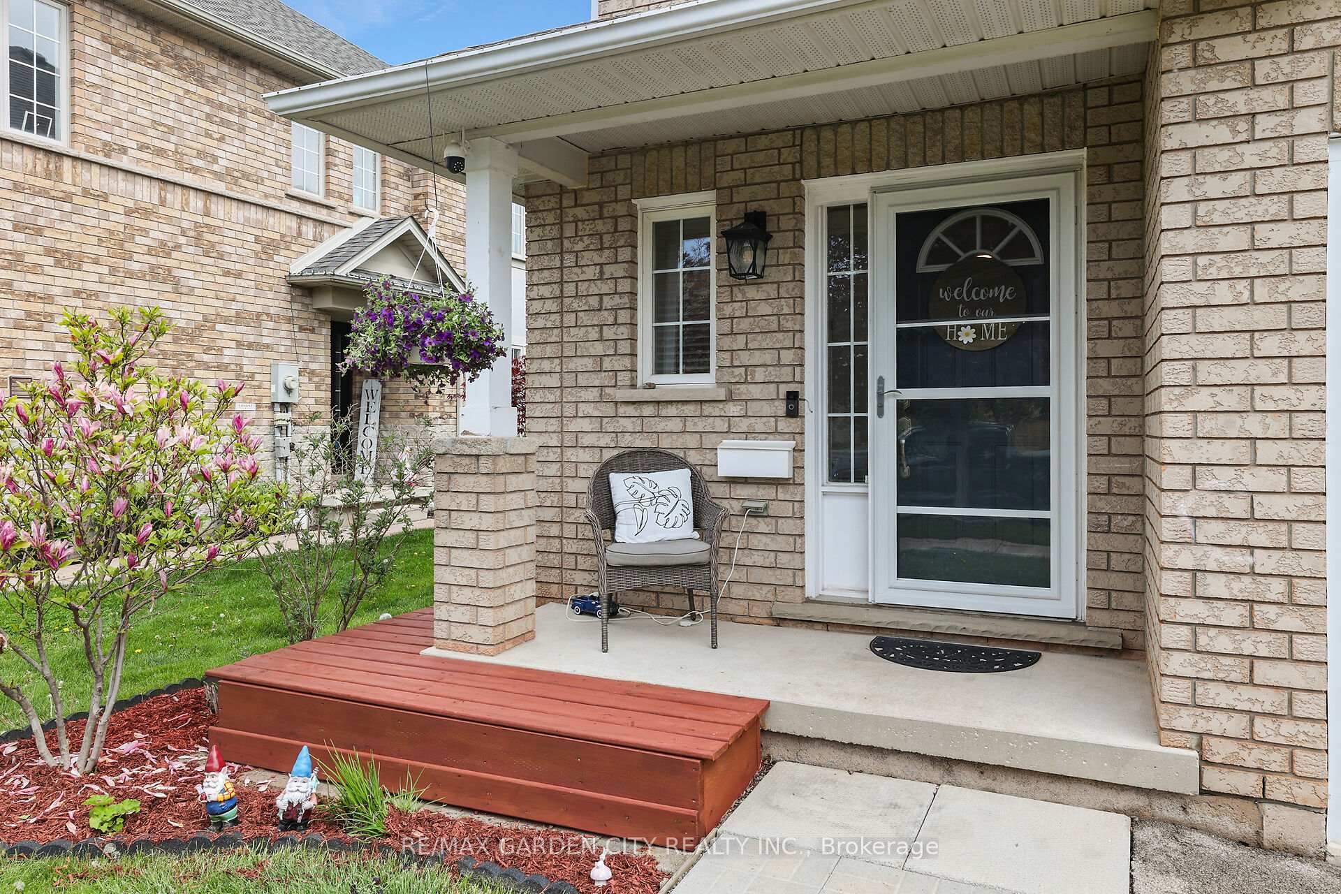 Photo 2 of 48 Magnolia Crescent, Grimsby, Grimsby West — HOMEH