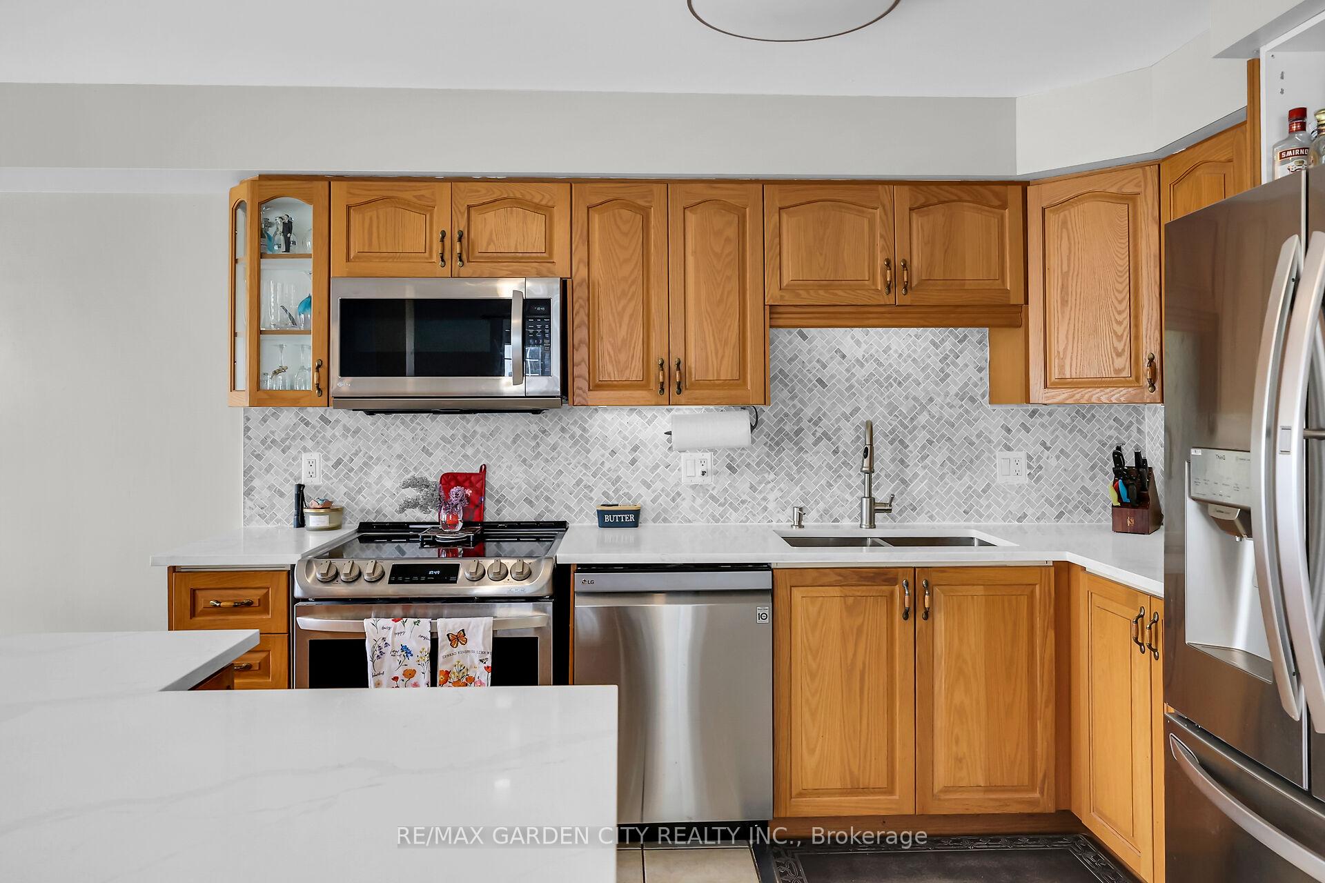 Photo 5 of 48 Magnolia Crescent, Grimsby, Grimsby West — HOMEH