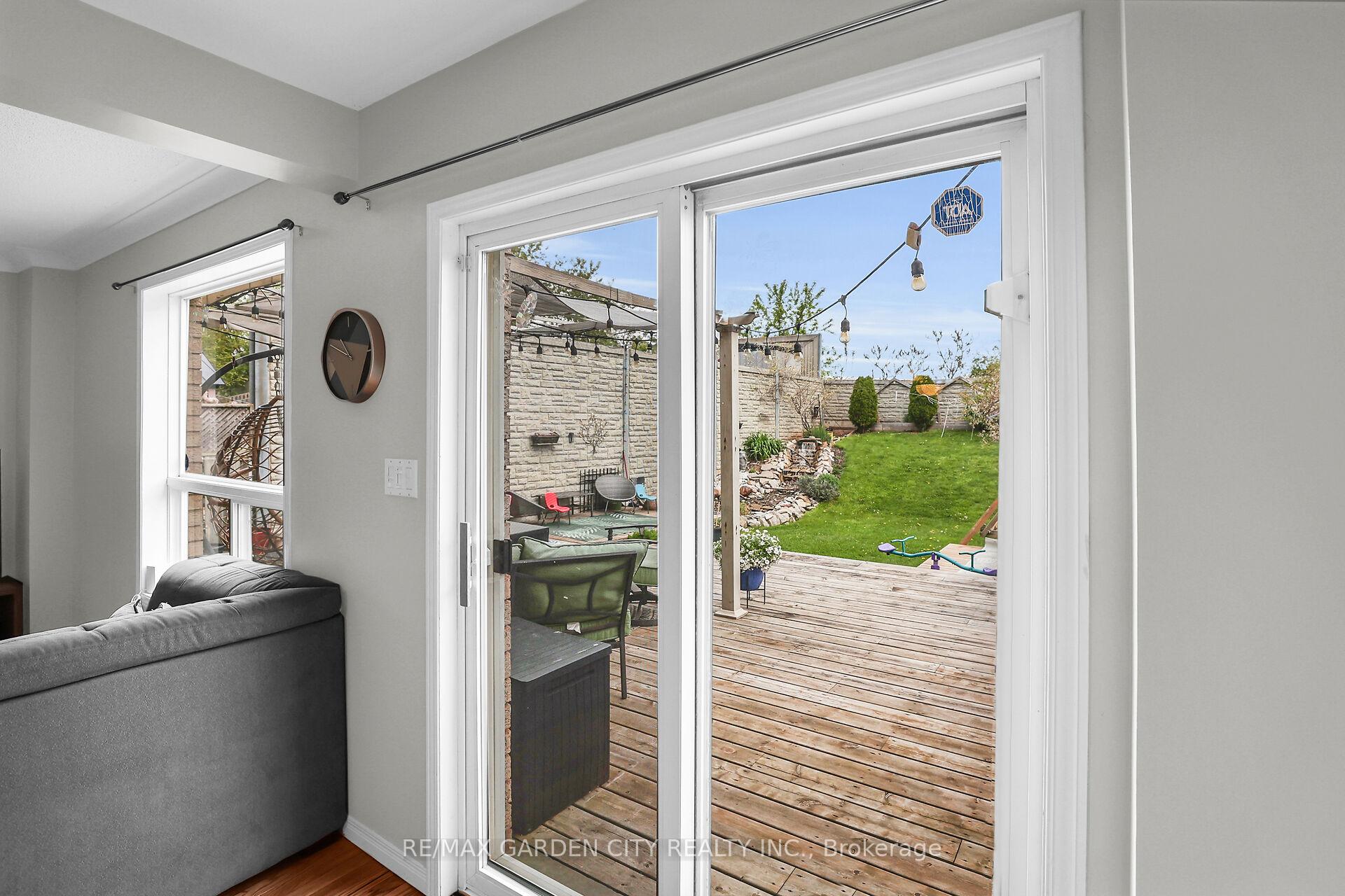 Photo 9 of 48 Magnolia Crescent, Grimsby, Grimsby West — HOMEH