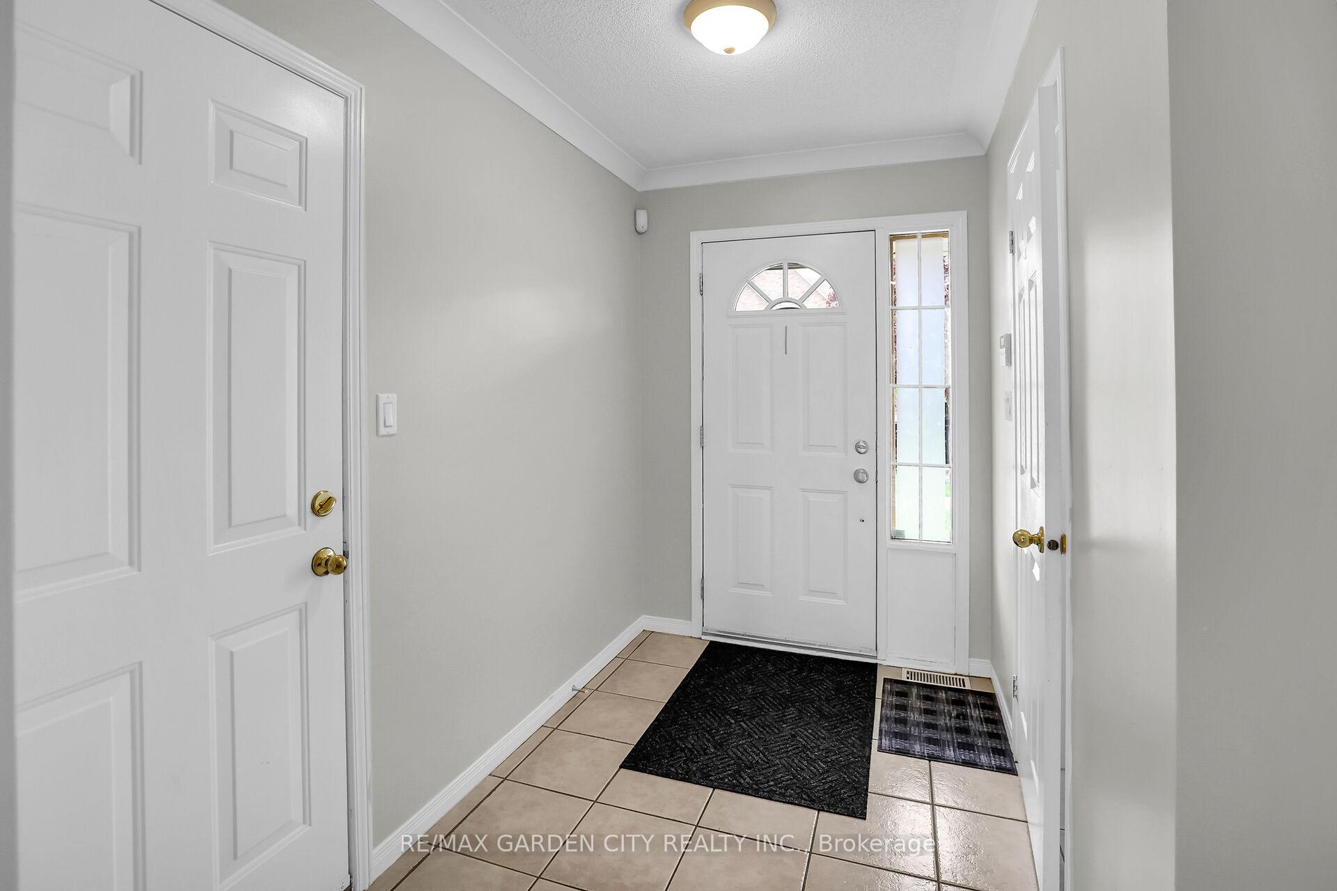 Photo 11 of 48 Magnolia Crescent, Grimsby, Grimsby West — HOMEH