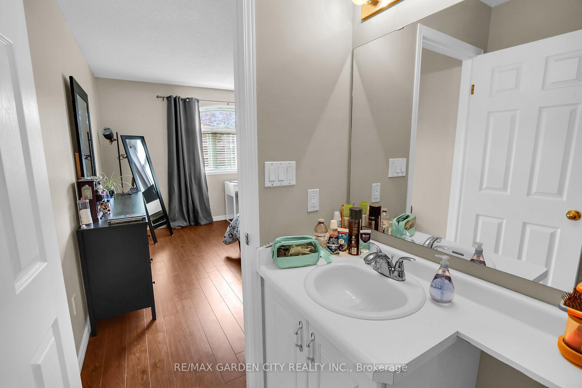Photo 14 of 48 Magnolia Crescent, Grimsby, Grimsby West — HOMEH