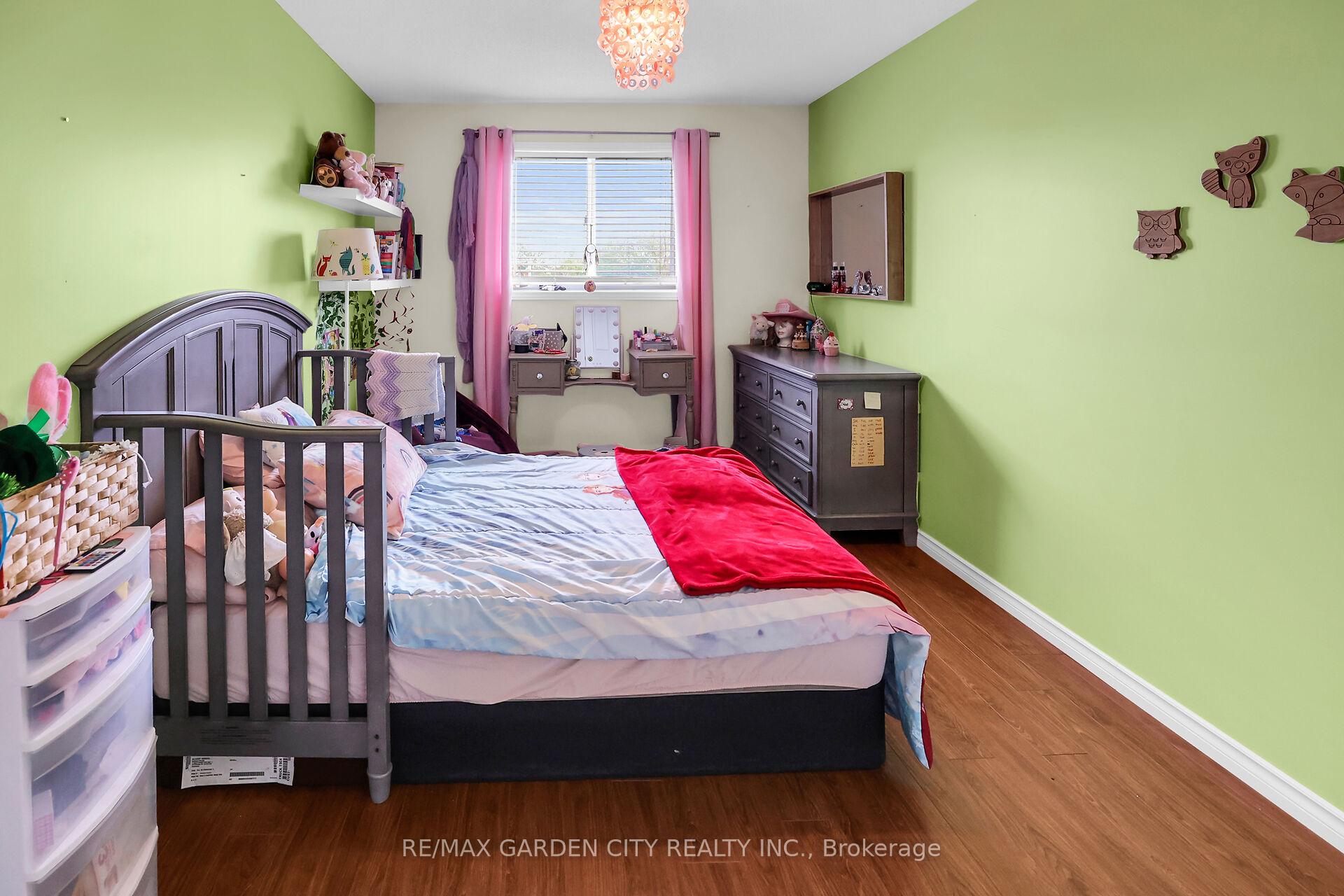 Photo 15 of 48 Magnolia Crescent, Grimsby, Grimsby West — HOMEH