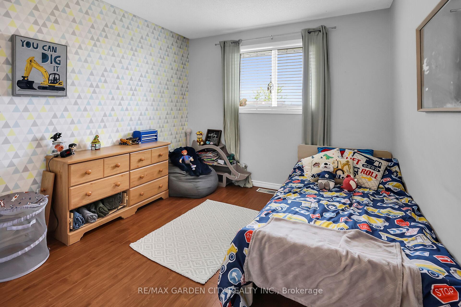 Photo 17 of 48 Magnolia Crescent, Grimsby, Grimsby West — HOMEH