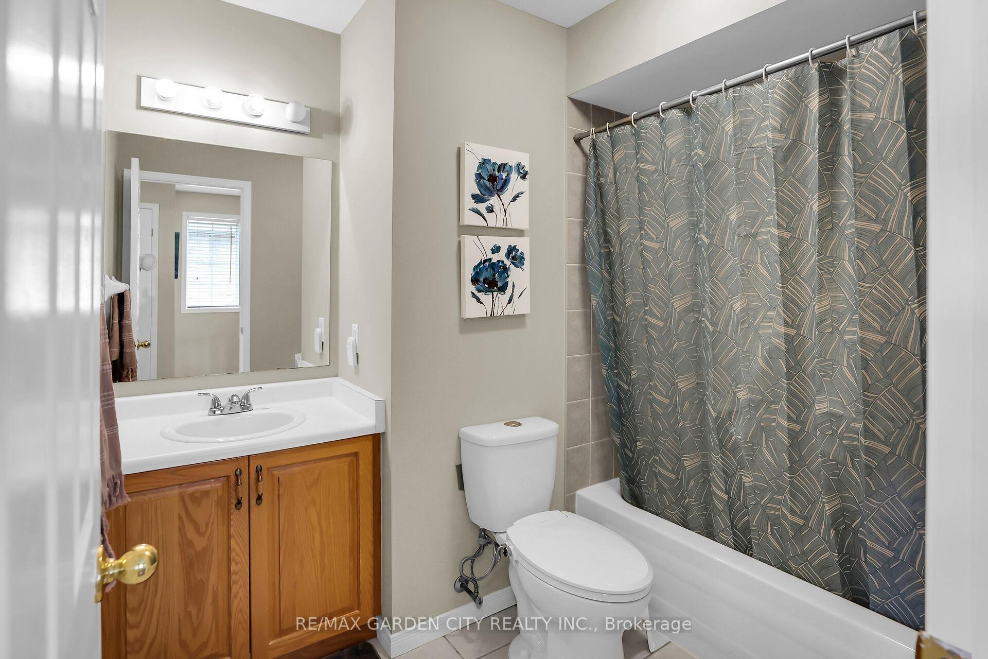 Photo 19 of 48 Magnolia Crescent, Grimsby, Grimsby West — HOMEH