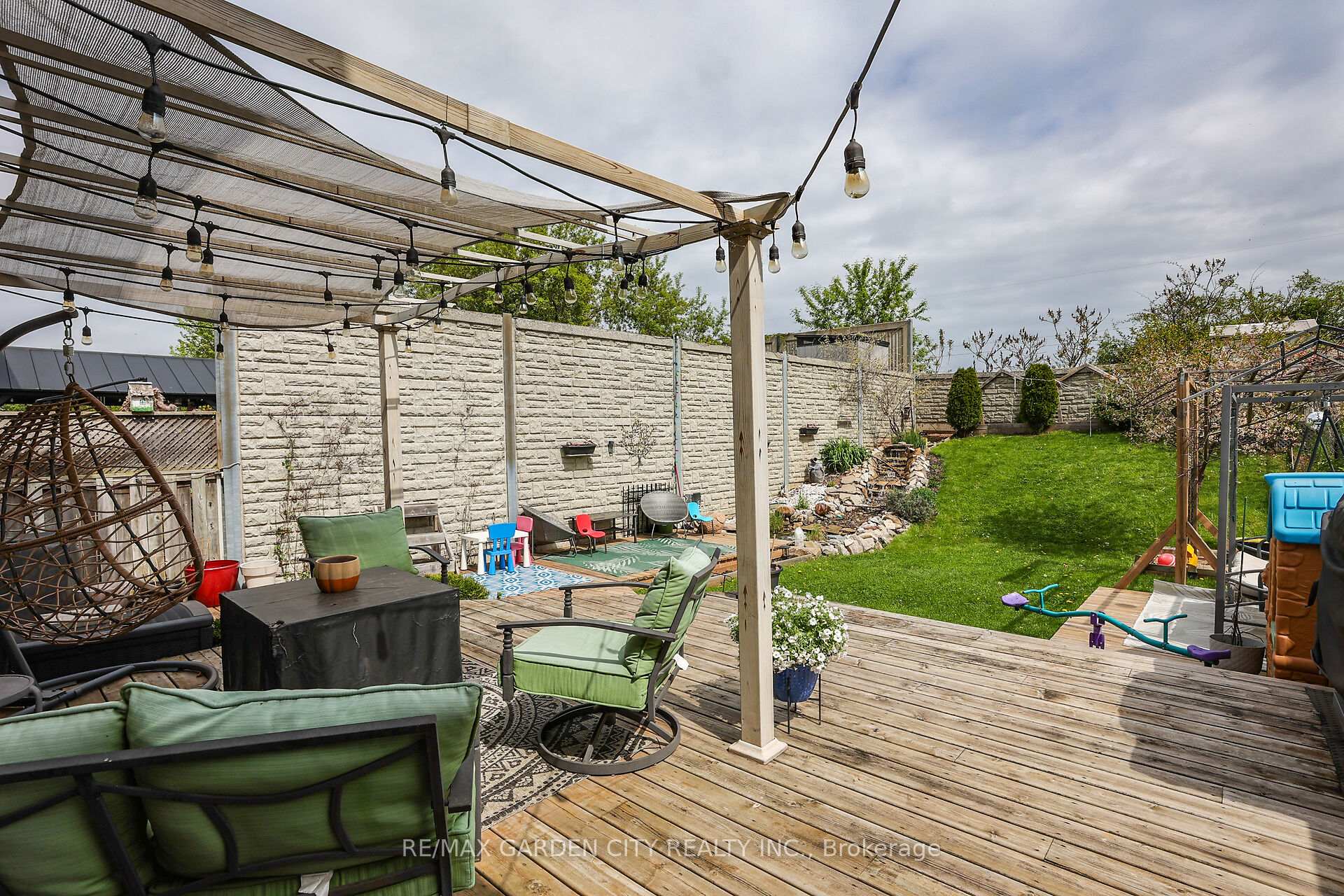 Photo 22 of 48 Magnolia Crescent, Grimsby, Grimsby West — HOMEH