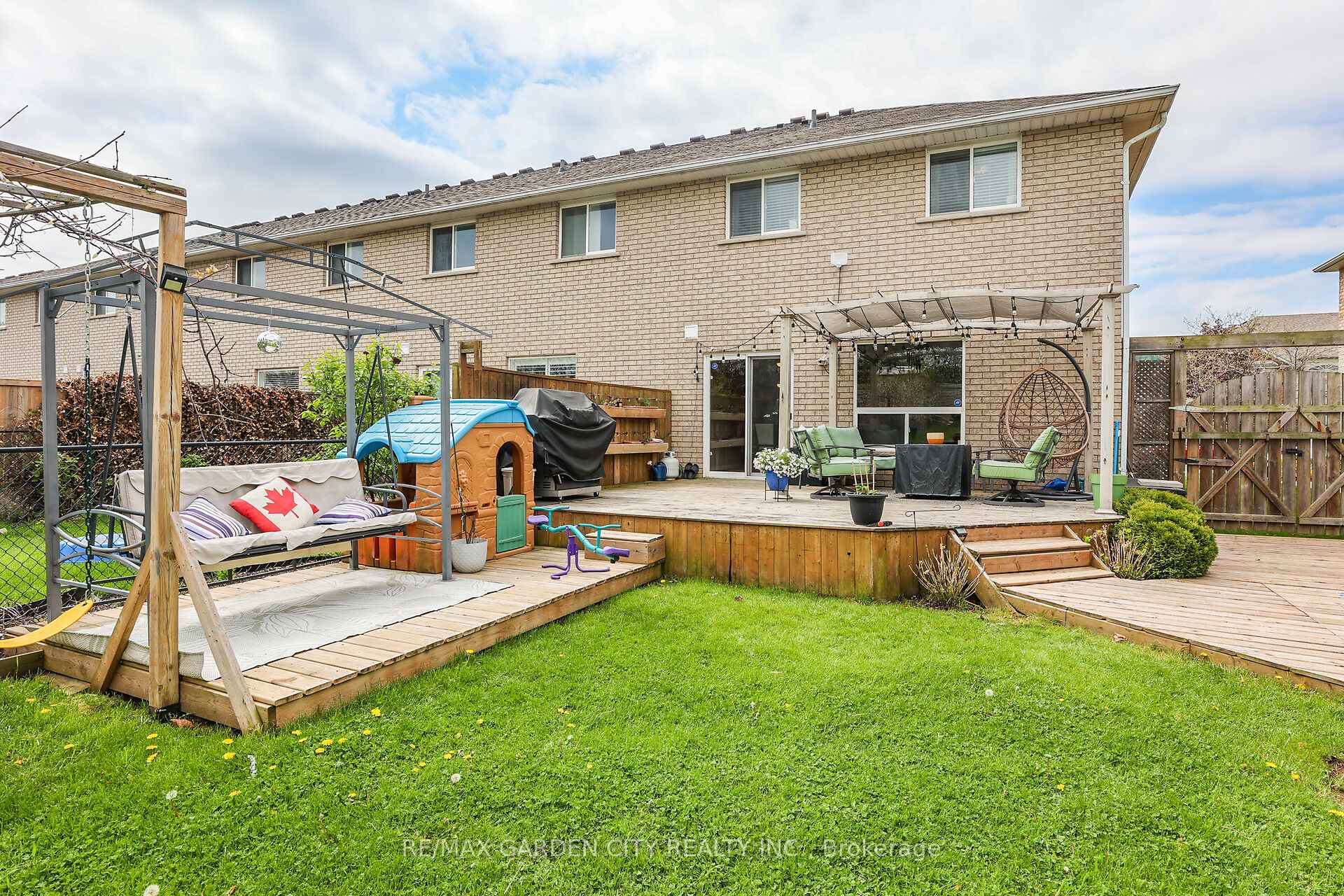 Photo 24 of 48 Magnolia Crescent, Grimsby, Grimsby West — HOMEH