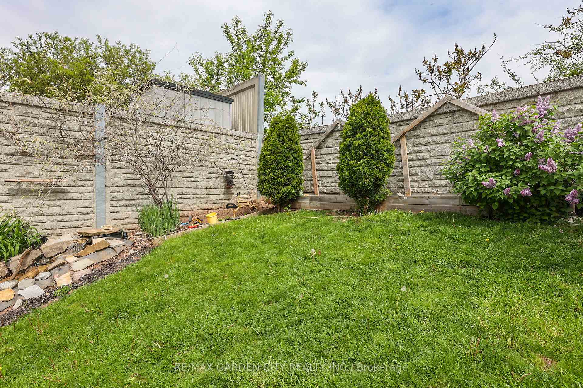 Photo 28 of 48 Magnolia Crescent, Grimsby, Grimsby West — HOMEH