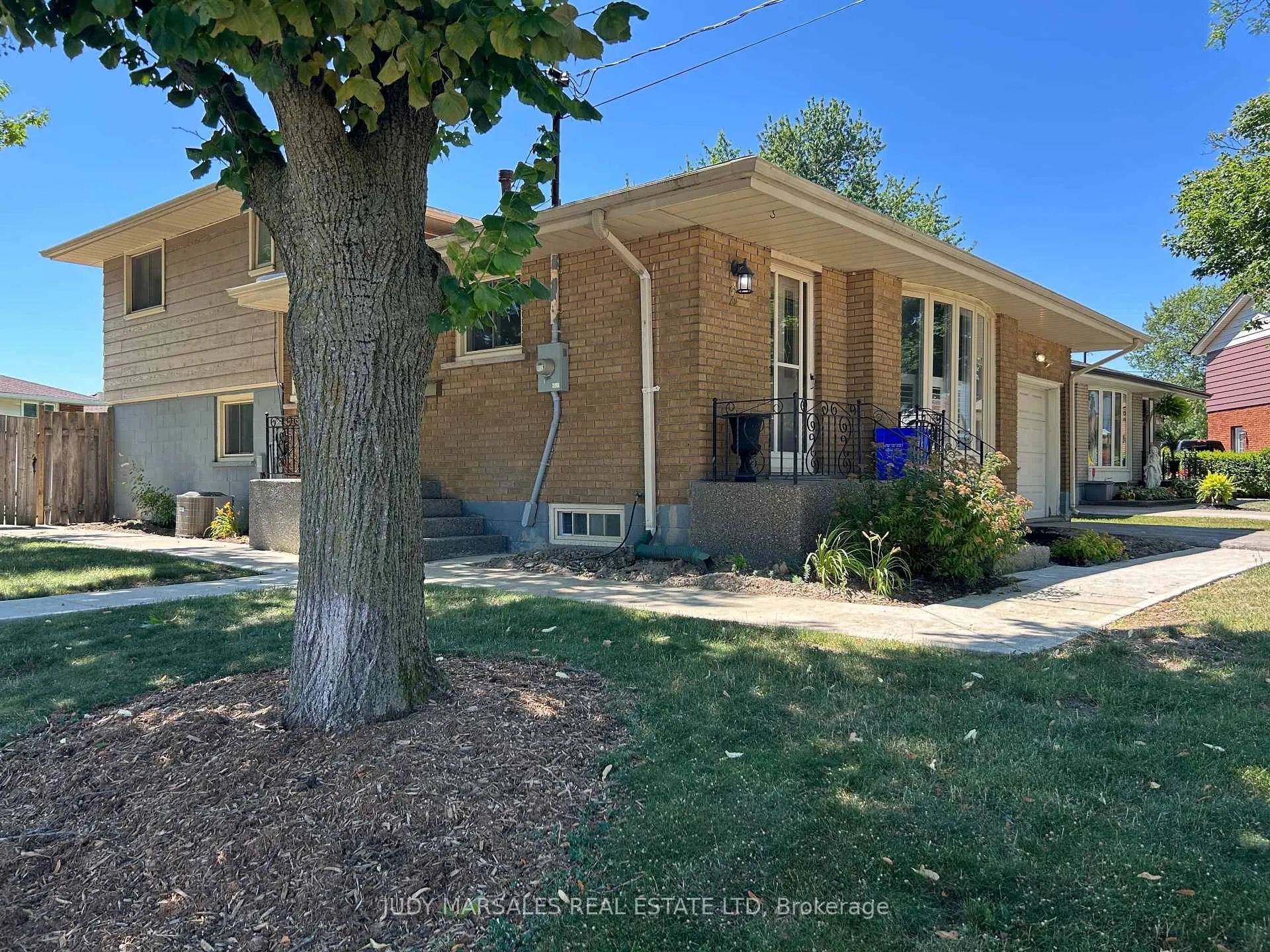 Photo 2 of 2 Melody Court, Hamilton, Thorner — HOMEH