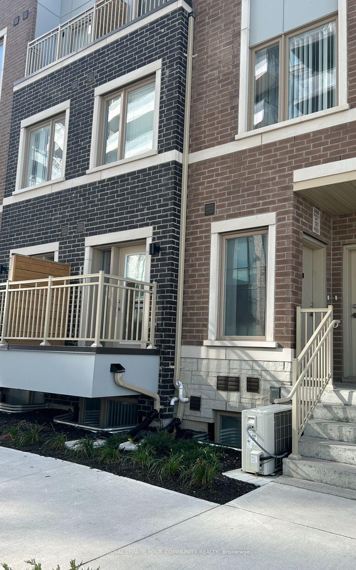 Front of Unit 93, 39 Honeycrisp Crescent