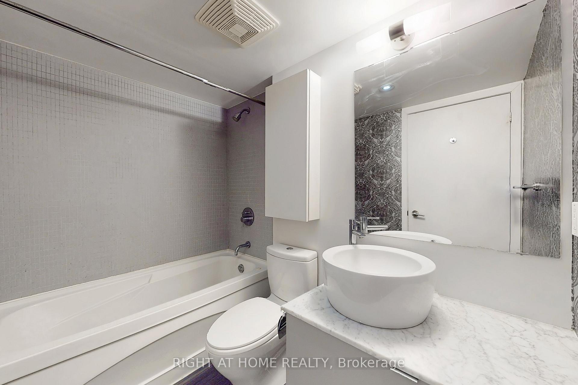 Photo 8 of Unit 806, 1048 Broadview Avenue, Toronto, Broadview North — HOMEH
